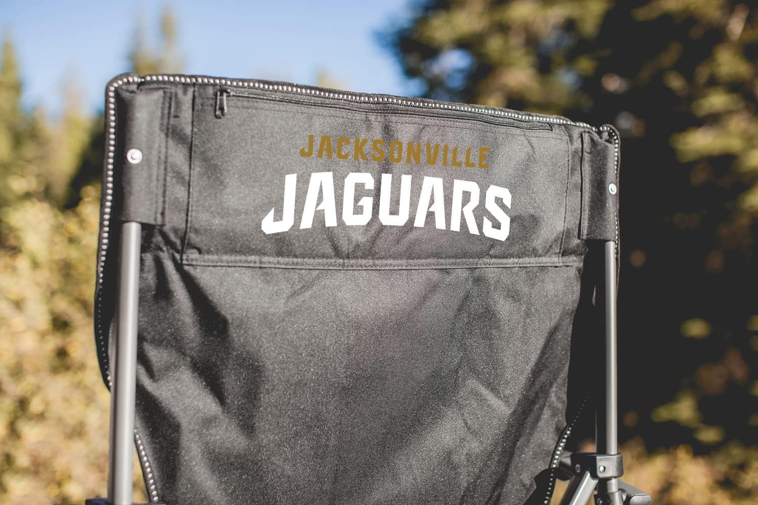 Picnic TIME NFL Jacksonville Jaguars Big Bear XXL Camp Chair with Cooler, Heavy Duty Beach Chair, 500 lb Capacity Camping Chair with Carry Bag, (Black)