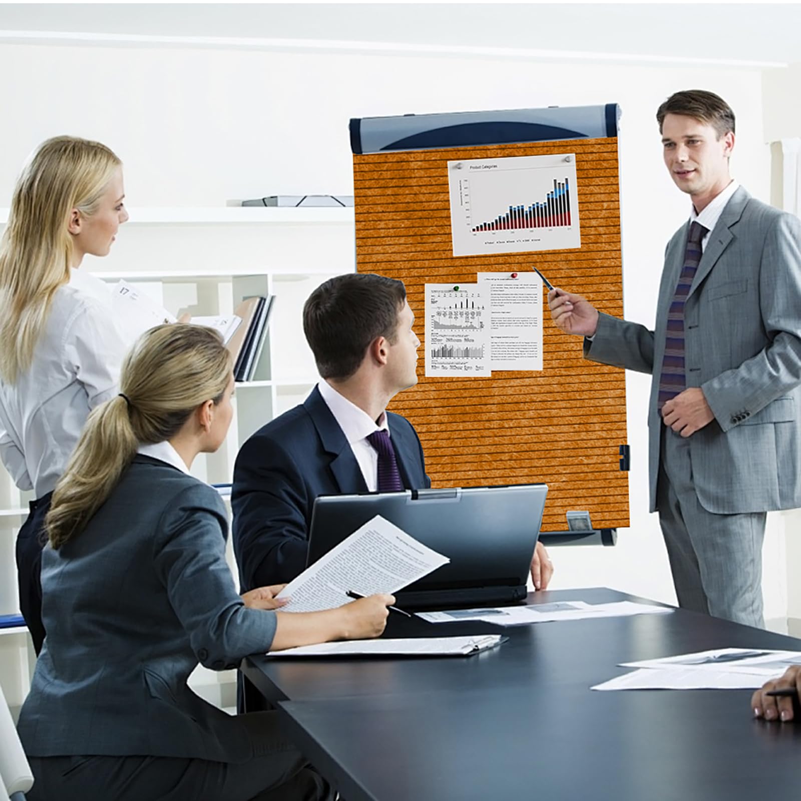 LUPATDY Bacheca Autoadesiva in Feltro, Bacheca in Sughero 60 x 40 cm, Lavagna in Sughero per Promemoria, 0,9 cm Spessore, Decorazione da Parete, Lavagna Pieghevole con Puntine, Marrone Latte