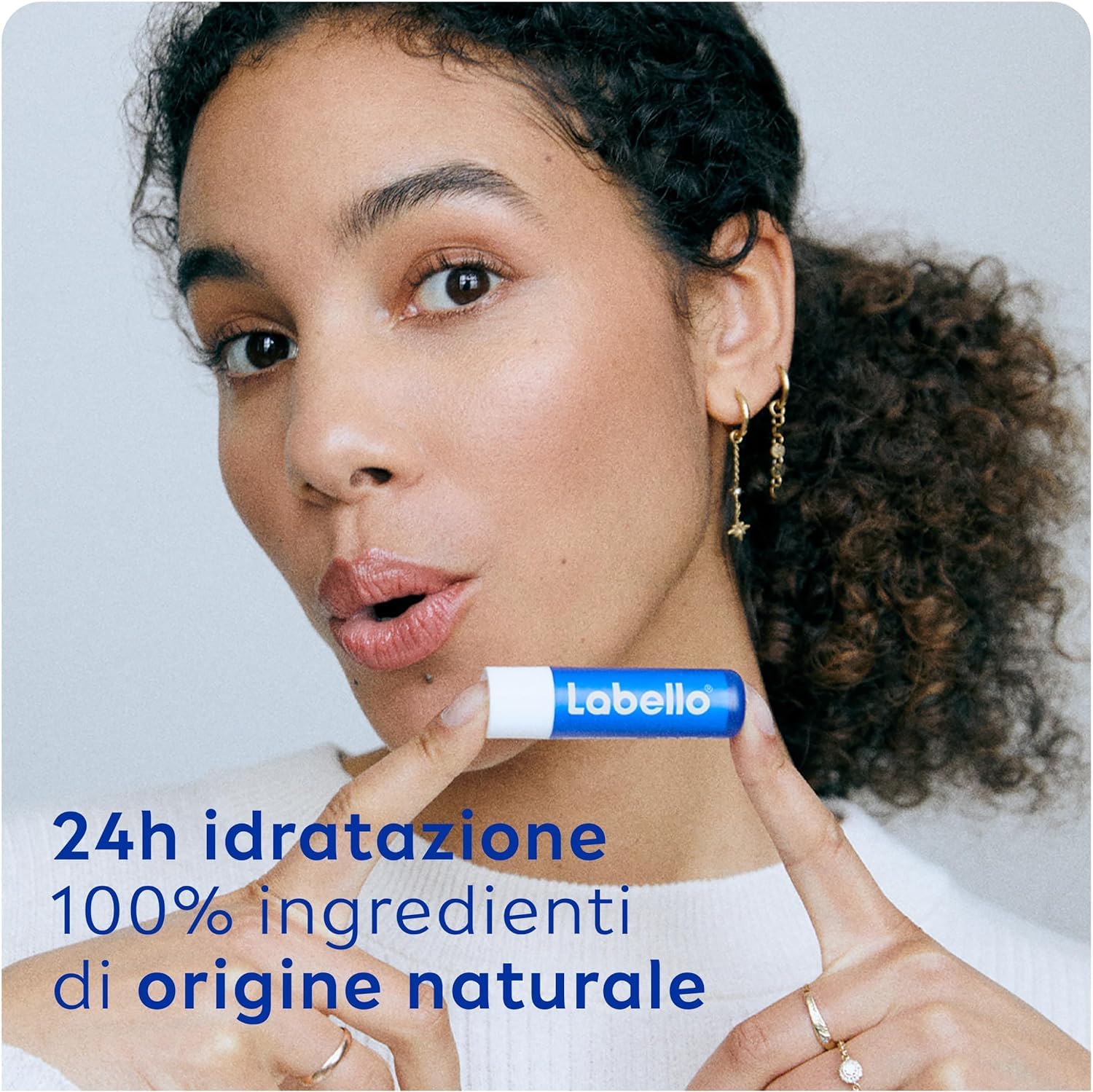 Labello Classic Care Balsamo Labbra 4.8 g, Burrocacao labbra classico fondente sulle labbra, Lip balm con burro di karité idratante fino a 24 ore, Senza oli minerali e paraffine