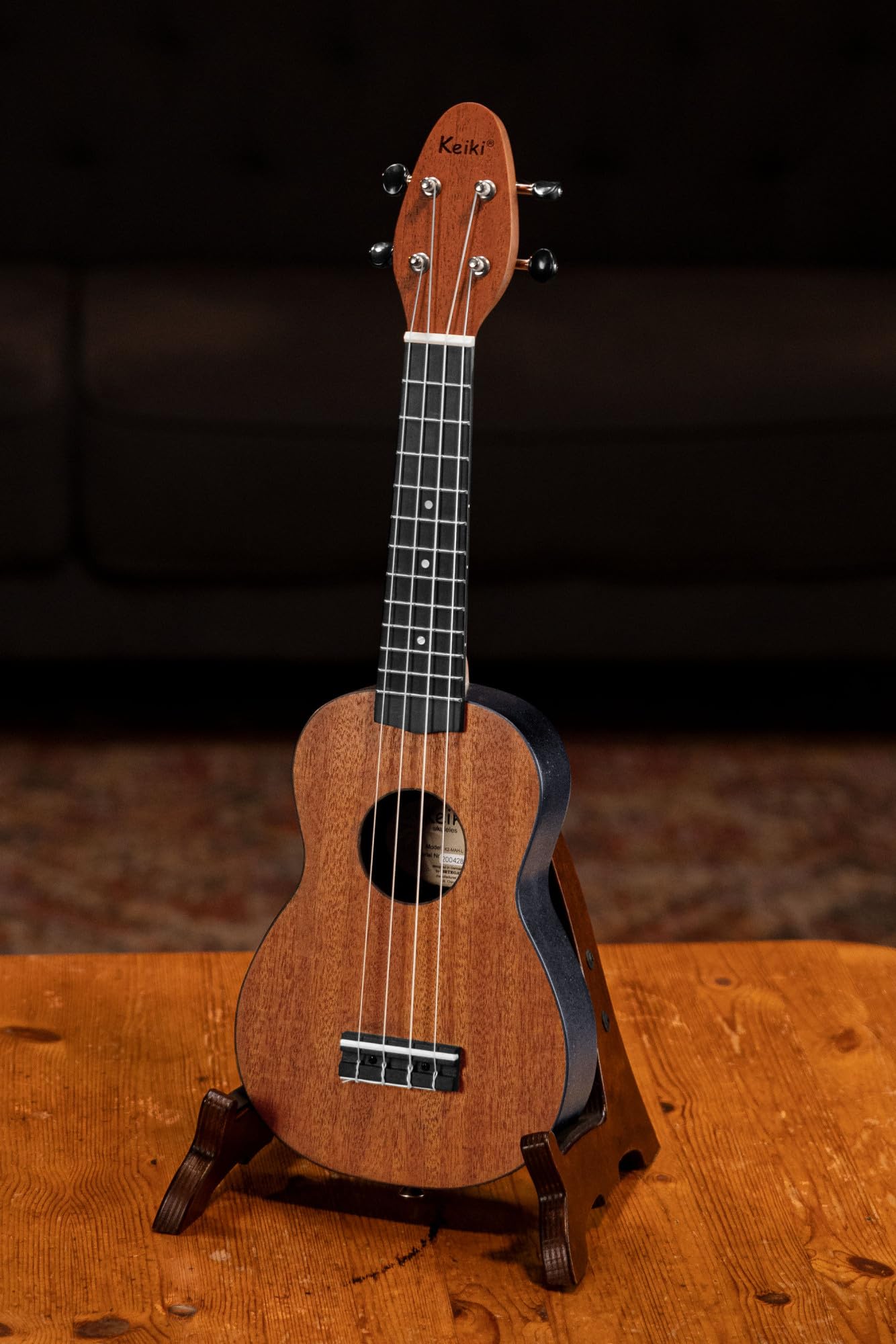 Ortega Guitars Ukulélé Soprano acoustique - modèle gaucher - Keiki K2 - Kit de démarrage incluant Accordeur, Courroie, 5 Médiators Medium et Sac à cordon - acajou (K2-MAH-L)