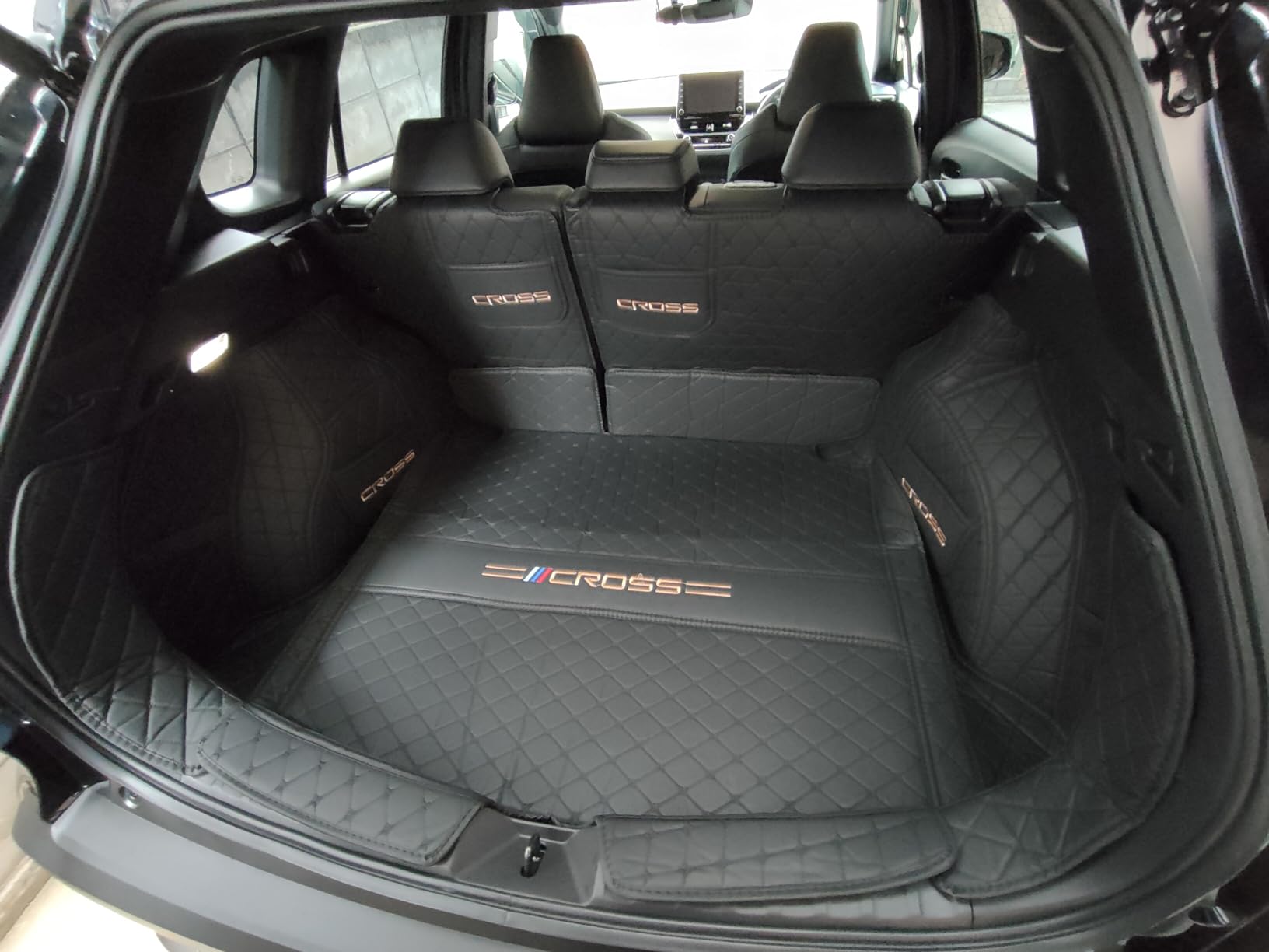 Amazon.co.jp: 車のトランクマット に適用 トヨタカローラクロス 初代 2WD トランクマット 3Dフルカバーカーゴマット ...