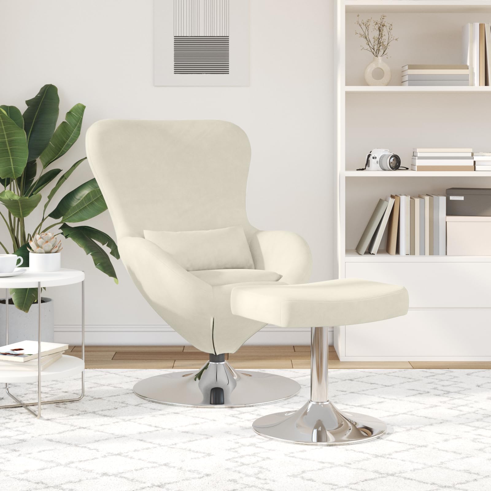 Moderna silla de huevo con reposapiés en terciopelo crema, reposabrazos ajustables y asiento ergonómico para relajación y comodidad, acolchado suave y diseño elegante