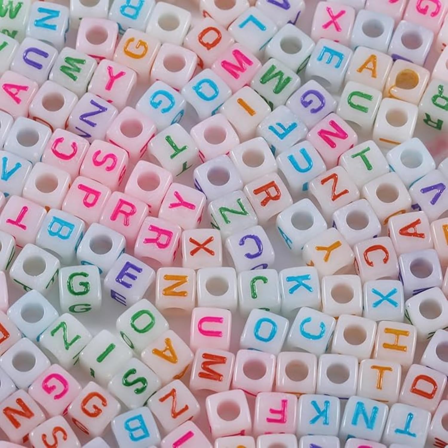 1000pcs 6 * 6mm Acrylic Cube Letter Beads, Letter A-Z Beads are Used for DIY Necklace, Charms for Bracelets and Jewelry Production (Mixed Letter A-Z)