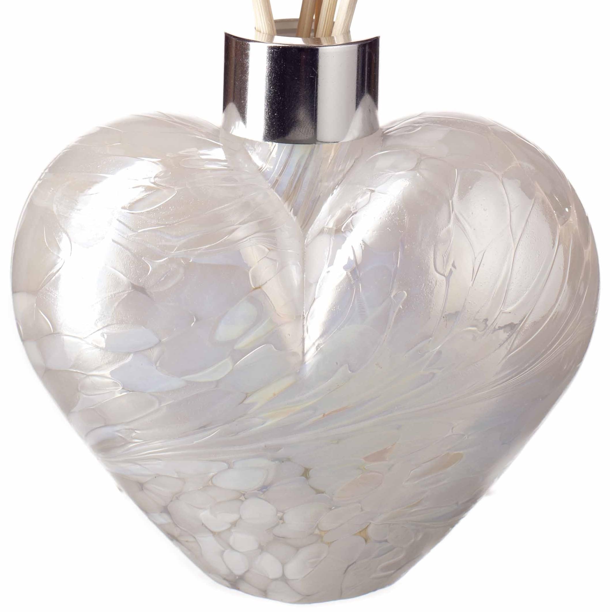 Amelia Art Glass White Reed Diffuser Heart - Height 10.5Cm, Width 11Cm. Height With Reeds 25Cm (Rem35w-A)