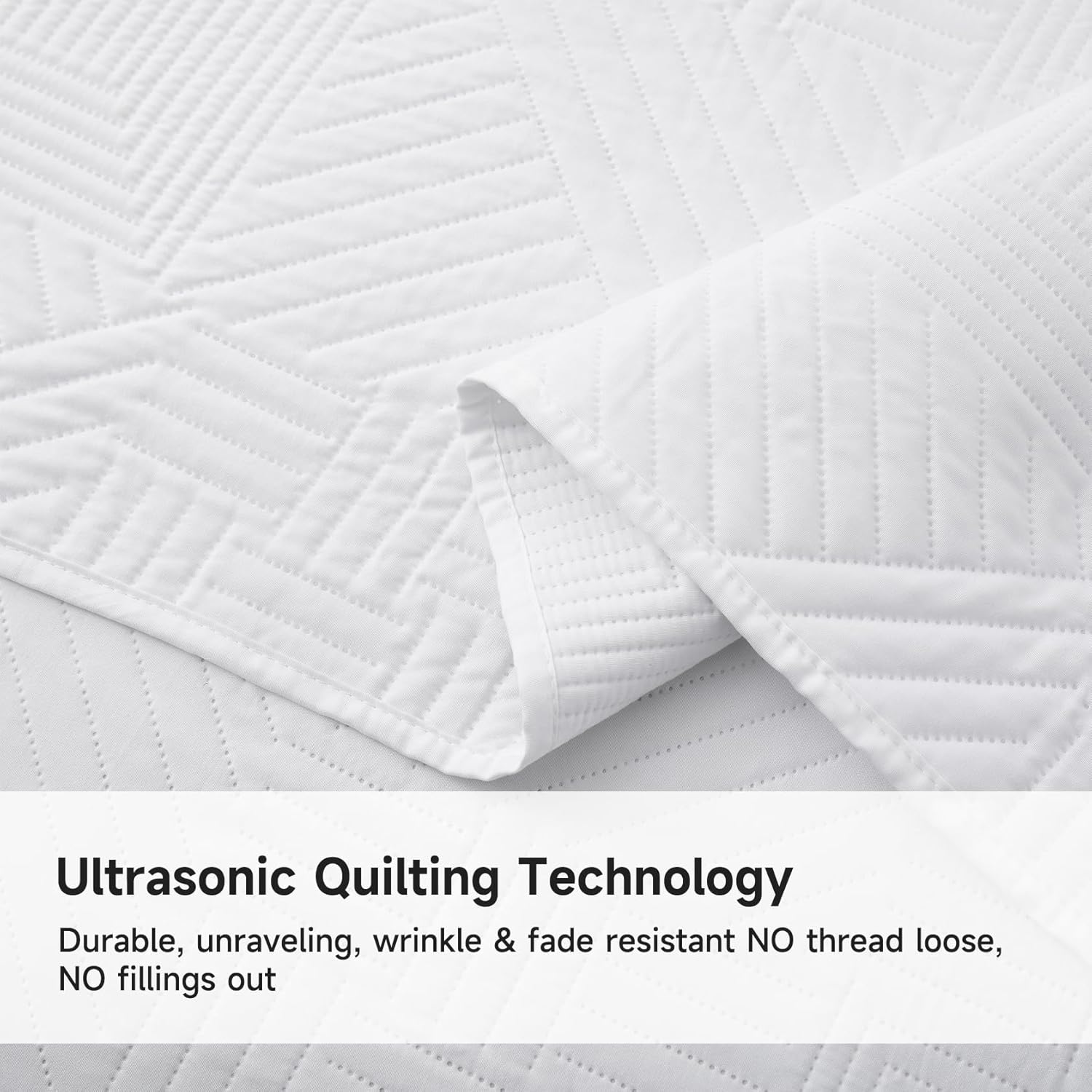 Lavsiry White Quilt Oversized California King Size with Pillow Shams, Summer Soft Geometric Pattern Bedspread, 3 Pieces Lightweight Coverlet Bedding Set for All Seasons