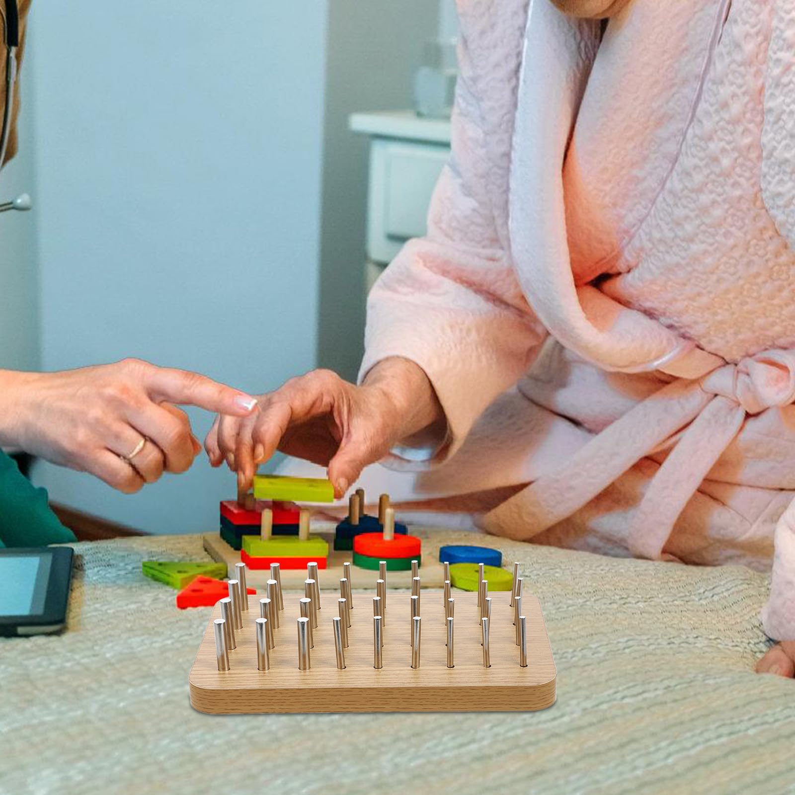 Rehabilitationsgerät Steckbrett für Feinmotorik und Hand Augen Koordination