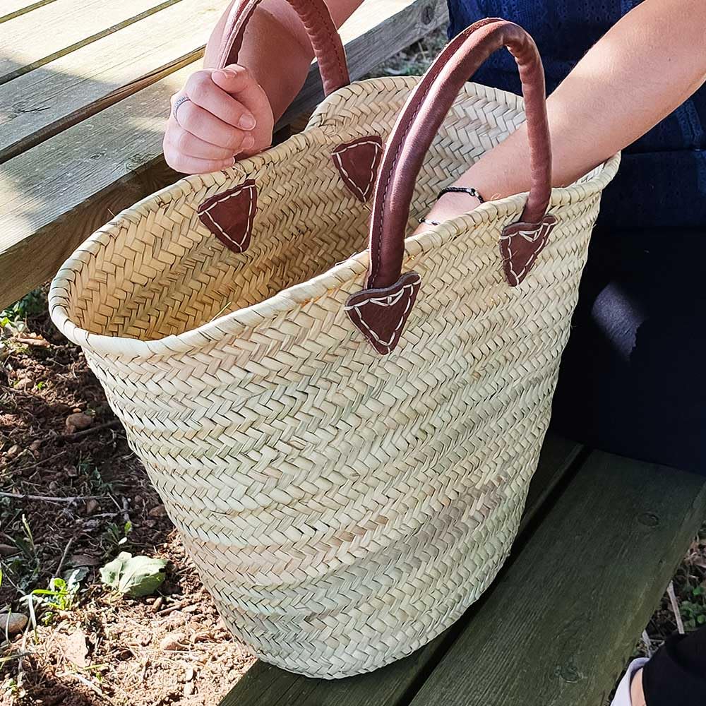Cestino da spiaggia artigianale in foglie di palma naturale, borsa polivalente intrecciata a mano con manici in vero cuoio, stile chic e disinvolto ideale per la stagione estiva