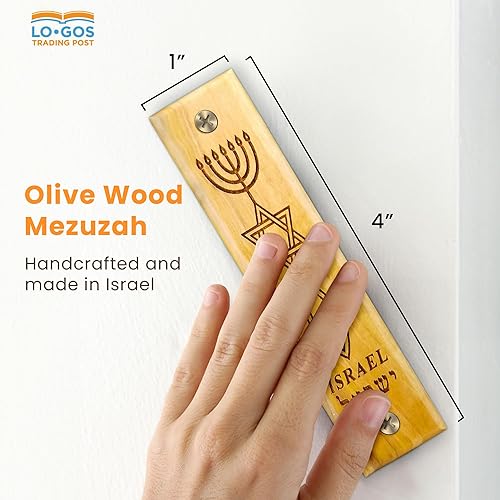 Miniatura 9 de Mezuzá de madera de olivo con pergamino, shema, rollo de torá y menorá, hecha en Israel, decoración religiosa del hogar para puerta y pared, incluye