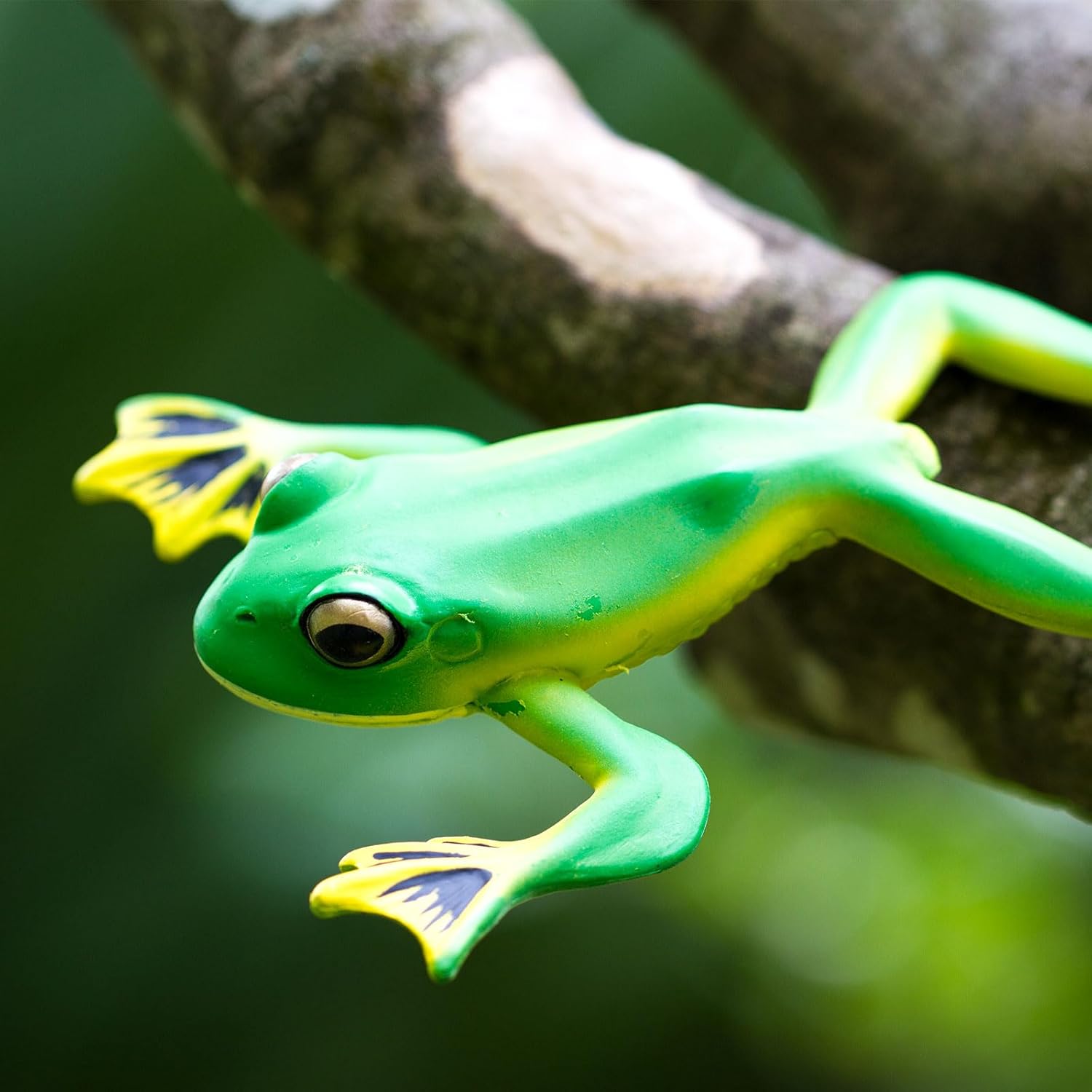 Safari Ltd. Flying Tree Frog Figurine - Lifelike 8" Amphibian Figure - Educational Toy for Boys, Girls, and Kids Ages 3+