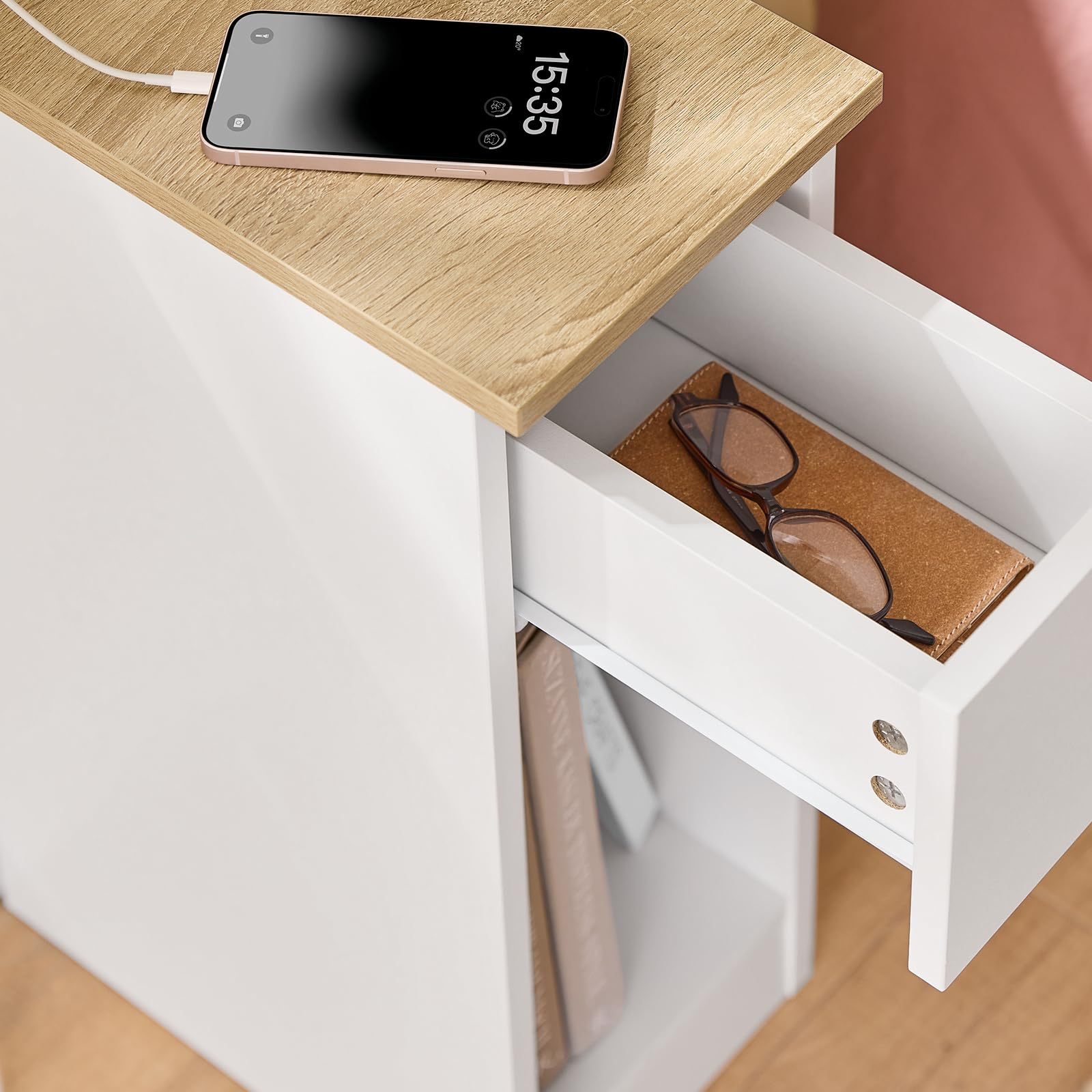 SoBuy Slim Stolik Nocny z Stacją Ładowania, Wąska Szafka Nocna z Gniazdem, Portem USB i Portem Type-C do Sypialni i Salonu, B20 x G35 x W60 cm, Biały, FBT111-E-WN | Stolik nocny Wąski stolik boczny, oszczędność miejsca do sypialni, salonu, małych przestrz