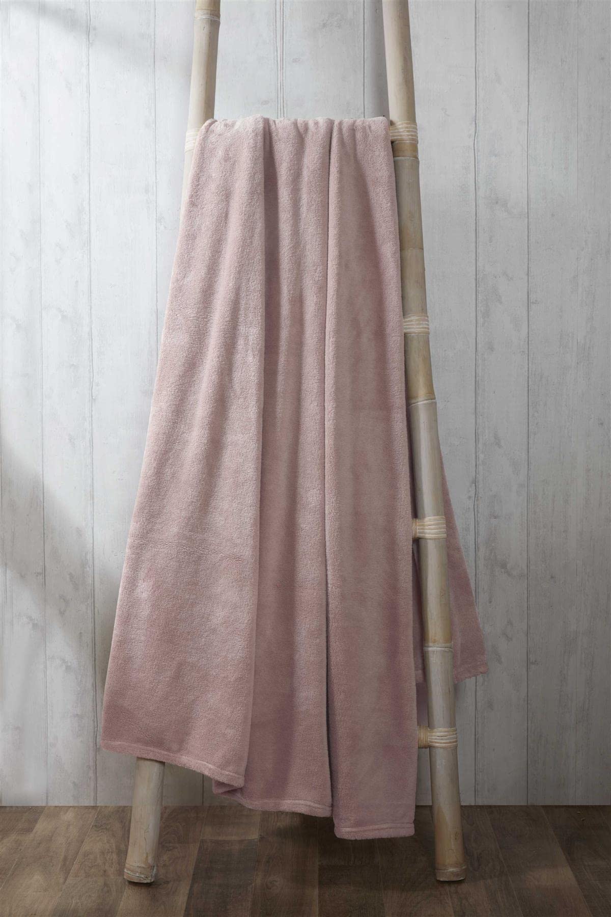 Rapport Home Coral Fleece Blanket 150x200cm - Blush Pink - Soft Snuggly Throw - 100% Polyester