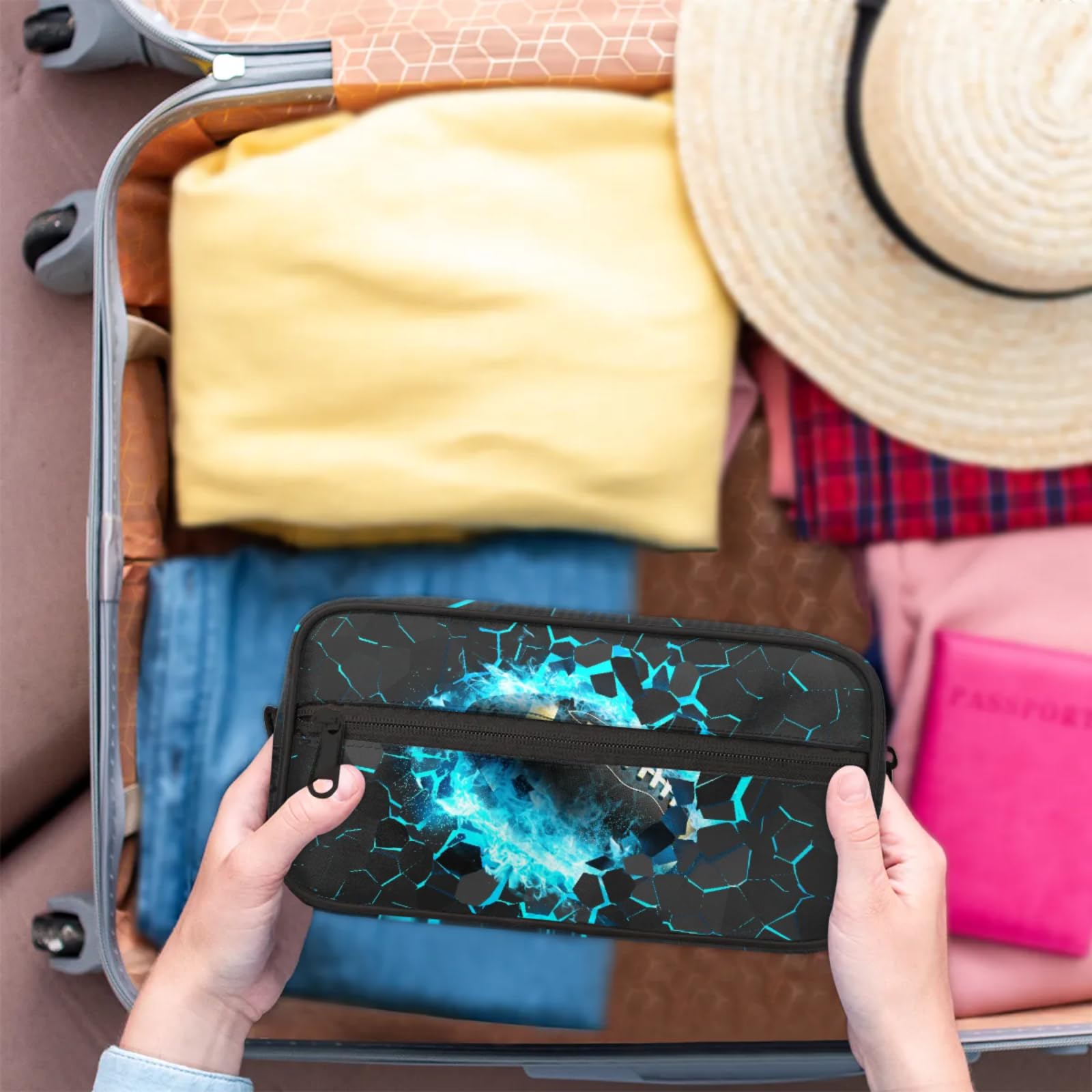 Neceser infantil para niños, impermeable, para colgar artículos de tocador para niñas, kit de maquillaje de afeitado, organizador de accesorios de viaje (fútbol 3D)