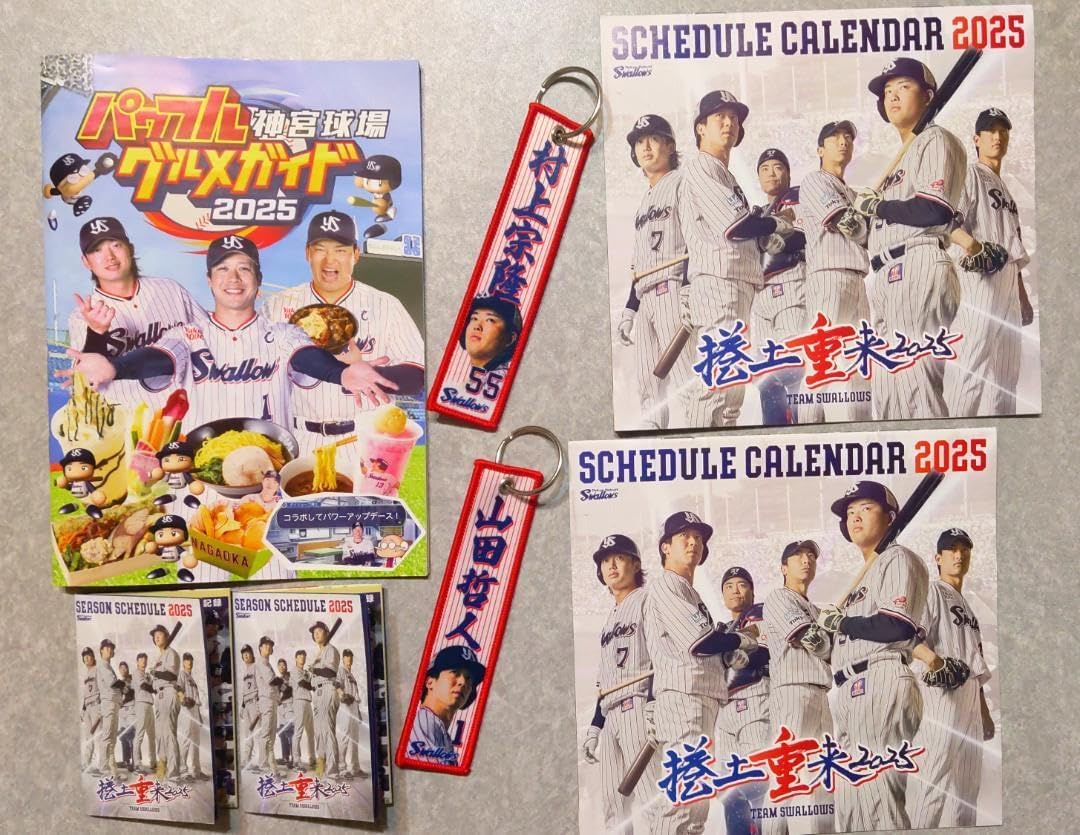 東京スワローズ フライトタグキーホルダーとカレンダー