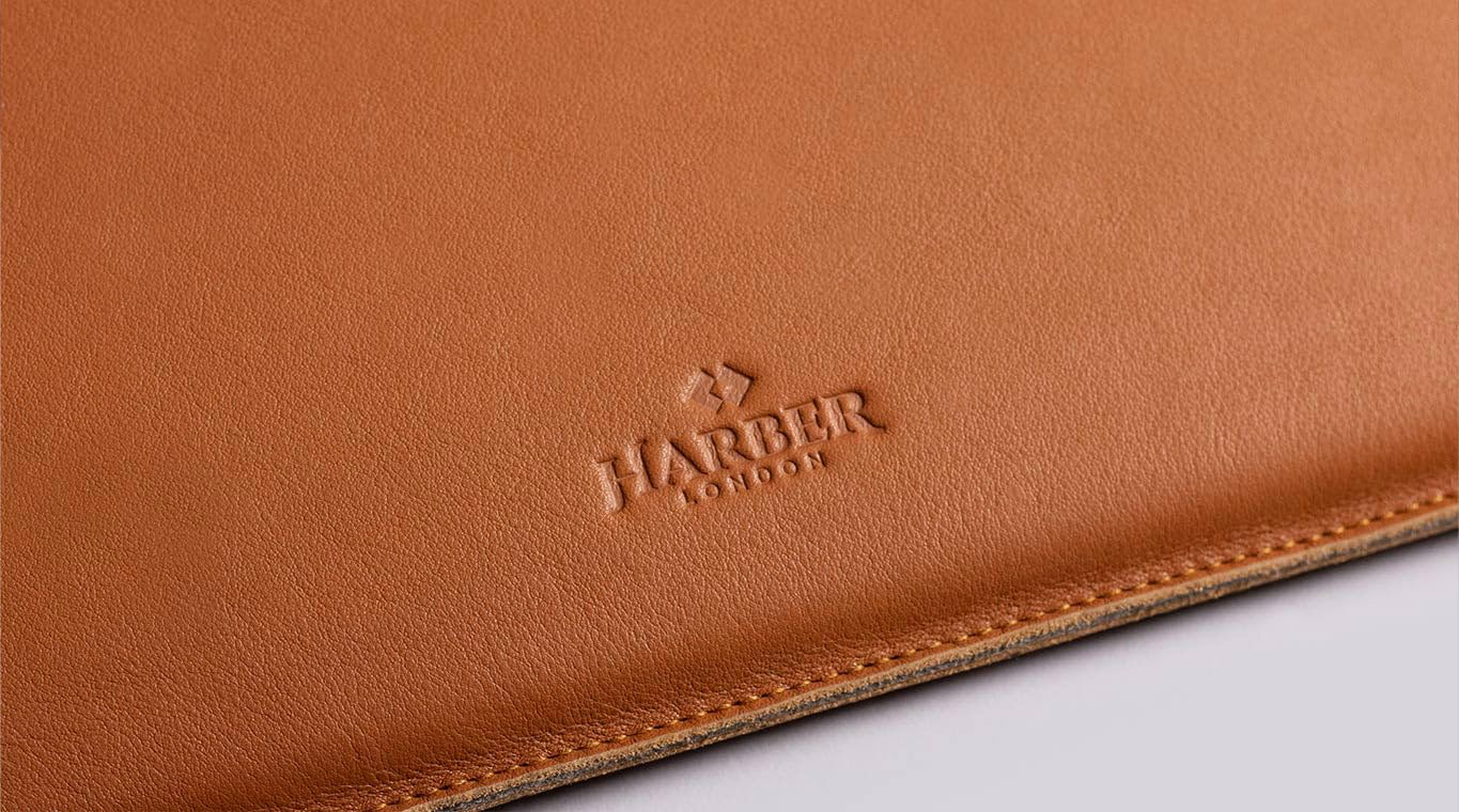 Harber London - Funda de Piel para MacBook | Slim Harber London | Compatible con Macbook Pro 13" (2016 / M2-2022) | Color Azul Navy | Hecho a Mano con Materiales Resistentes y Certificados Ecológicos