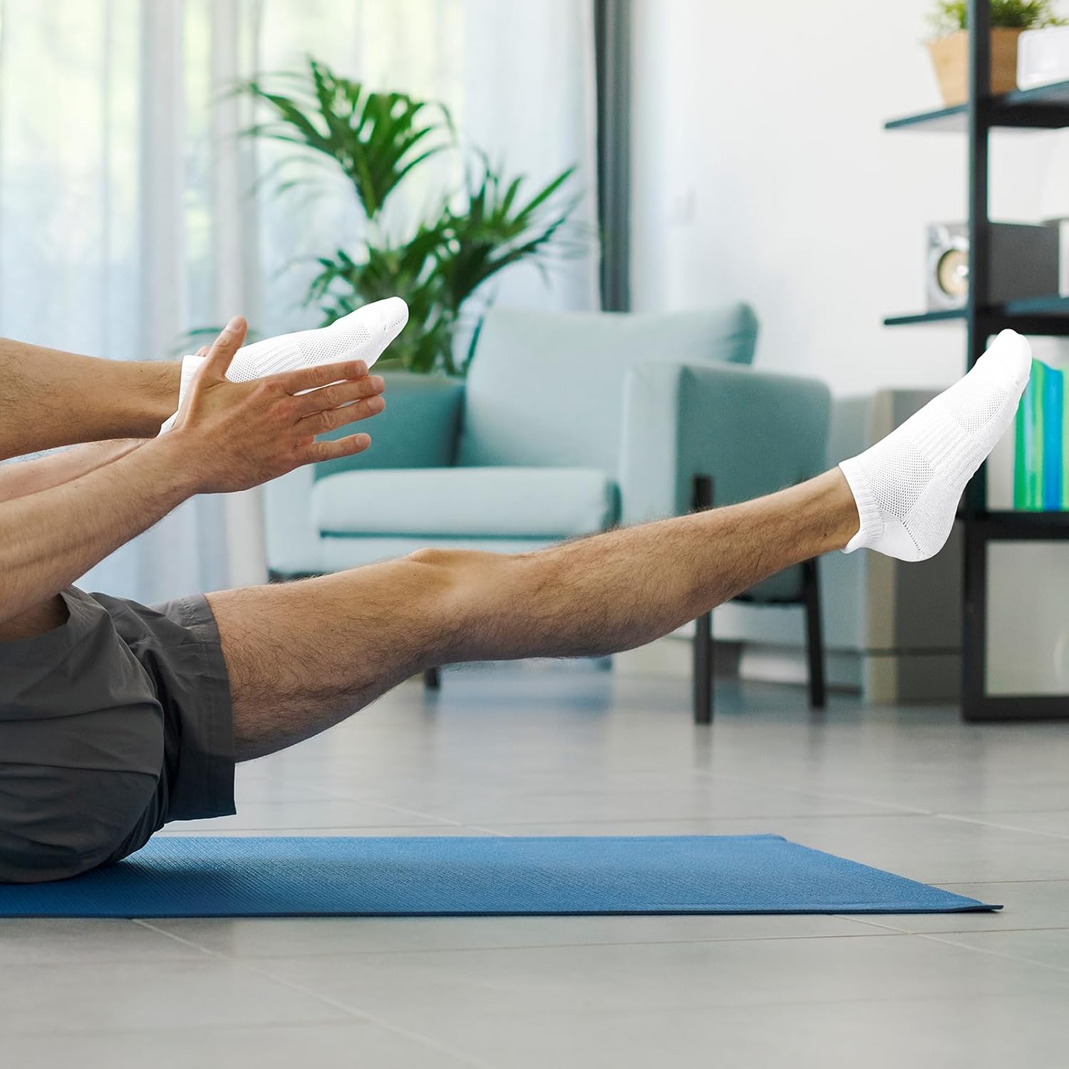 Men's Grip Socks Non Slip Yoga Socks with Terry Cushion for Women Men Pilates Hospital Workout, Size 6-9
