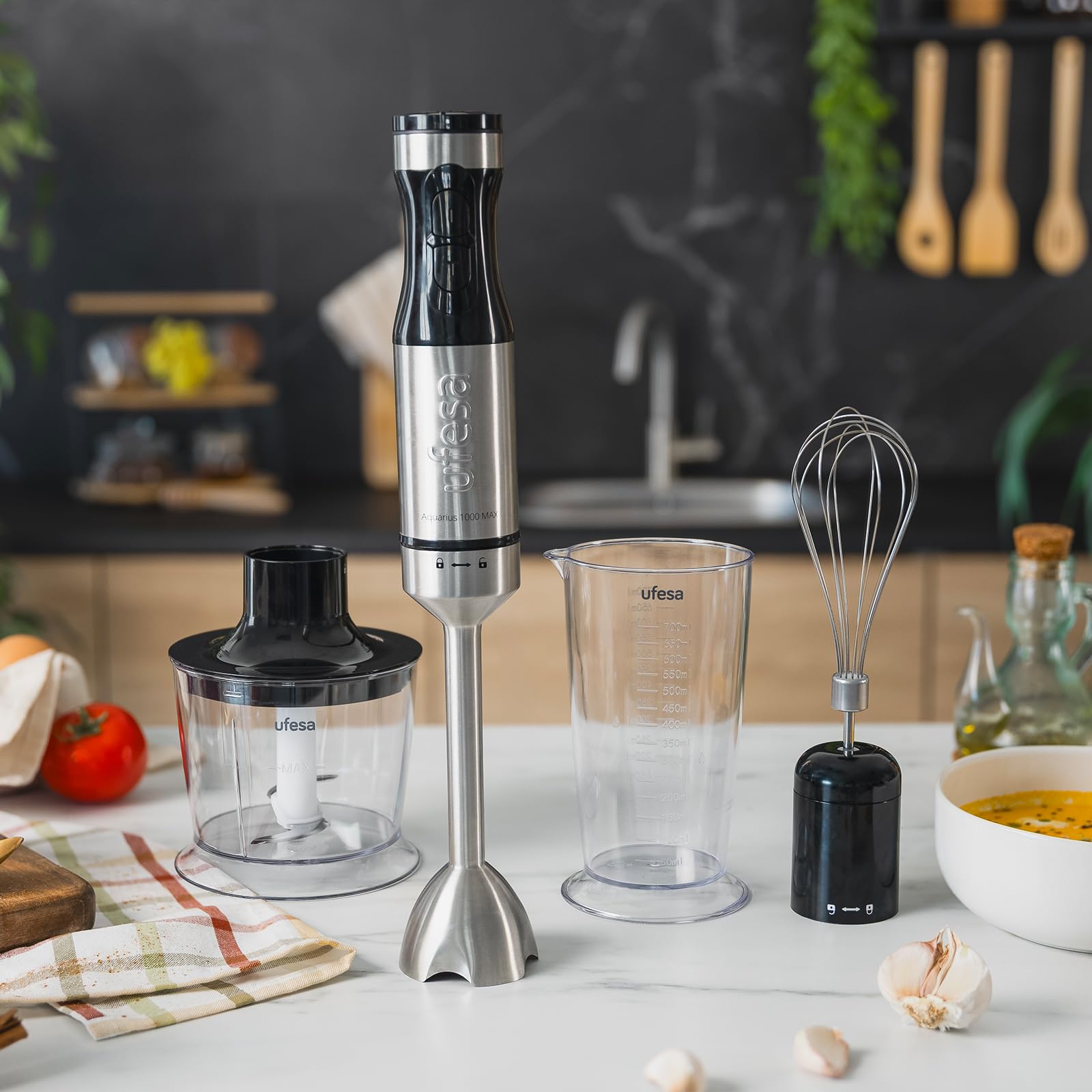 Ufesa Blender nurkowy Aquarius Max 1000 W, funkcja turbo, zmienna regulacja prędkości, 4 wysokowydajne ostrza, zdejmowana stopka ze stali nierdzewnej, ochrona przed rozpryskami, szklanka 700 ml