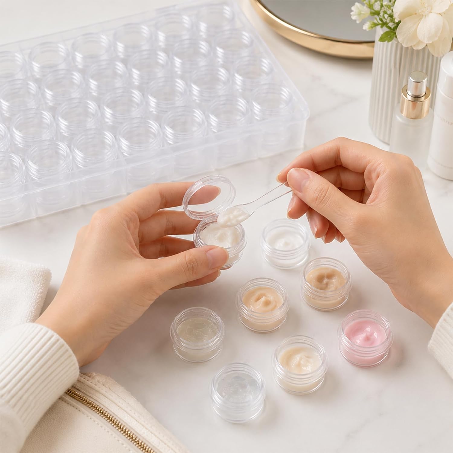 100 Pcs Plastic Cosmetic Jars with Snap Lids, 5g Clear Plastic Makeup Containers Jars for Travel, Portable Mini Empty Makeup Clear Pot for lotions, creams, beads, Powder
