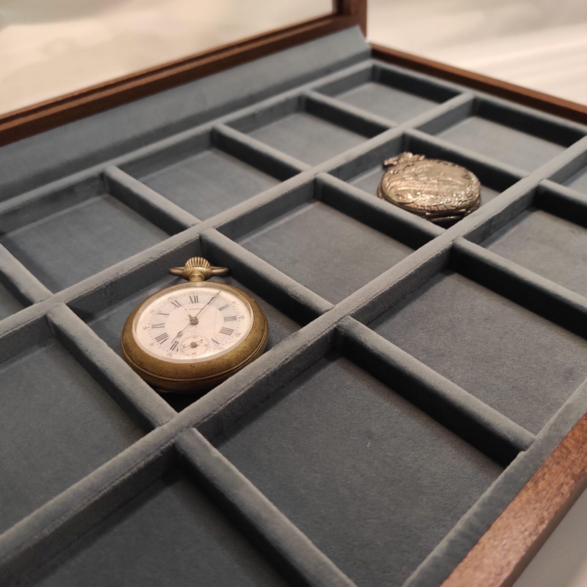 Coins&More Cofanetto per orologi da tasca 15 scomparti in legno e velluto, teca con vetro, contenitore artigianale numismatica collezione