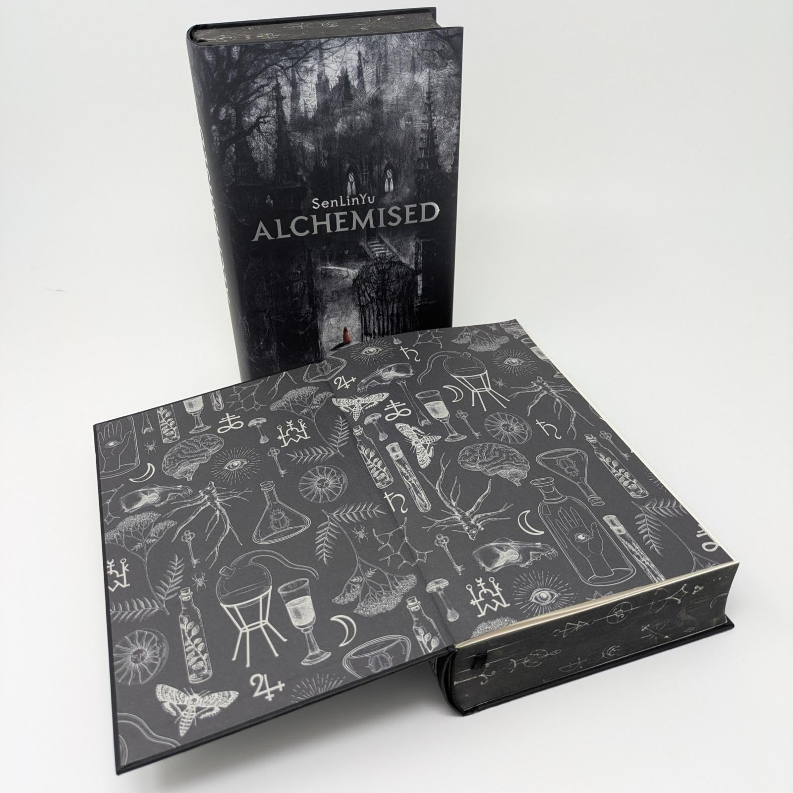 Alchemised English Edition: The global dark fantasy sensation, with sprayed edges