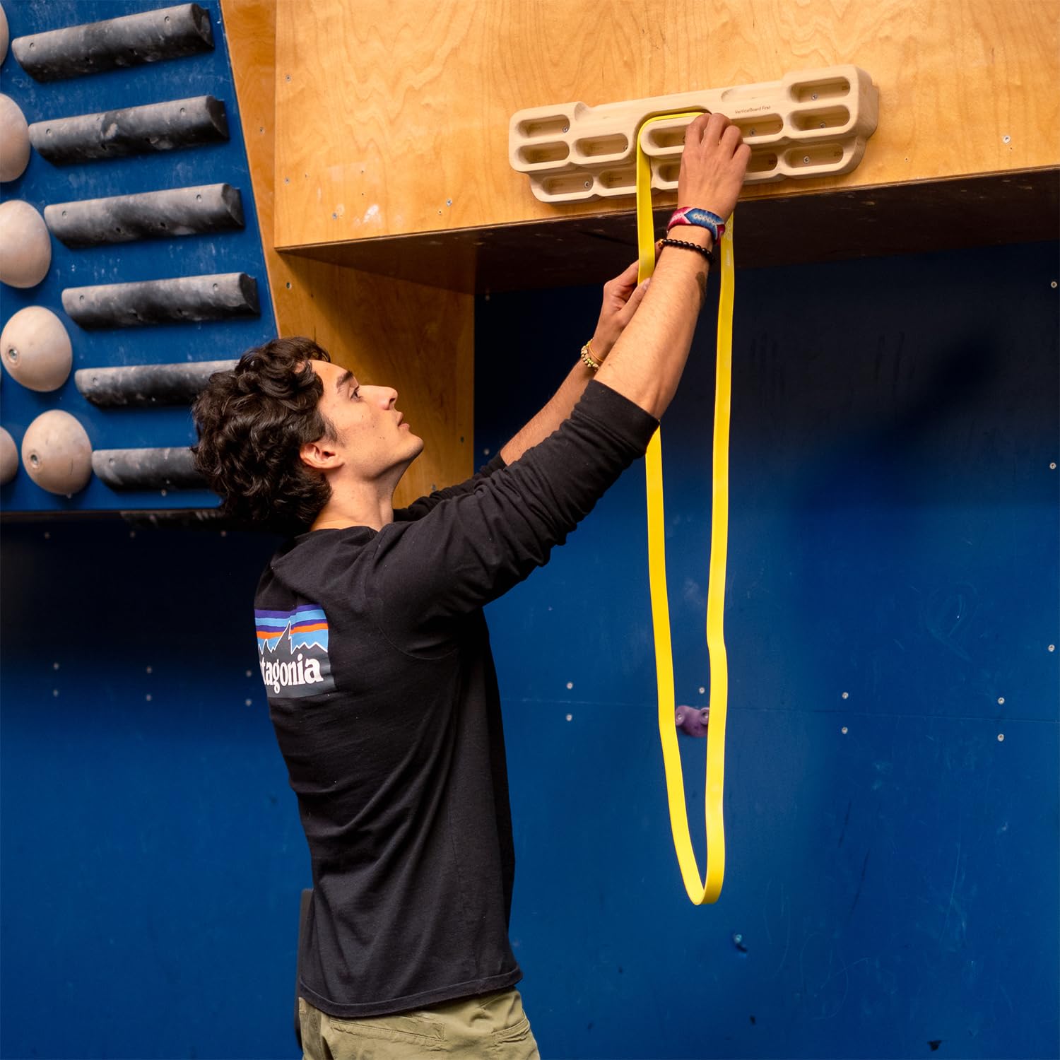 YY Vertical – Verticalboard First – Multipresa de Madera Grande y evolutiva para Escalada – Hangboard Completo para progresión, Fuerza de Dedos y dominadas