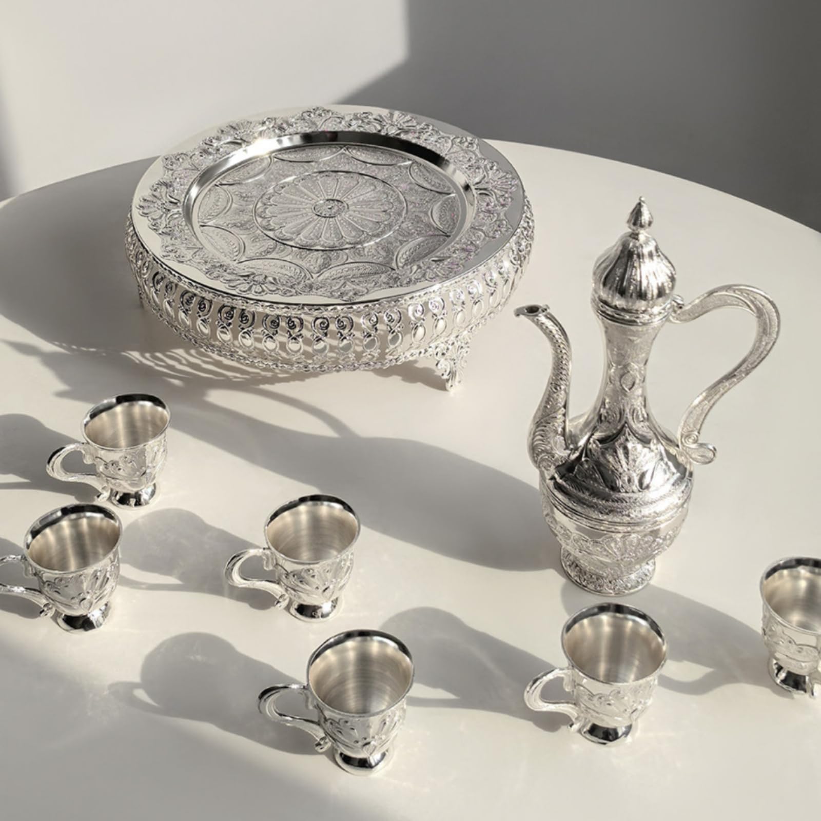 Servizio da Vino con Vassoio Argentato Decanter con Bicchieri Decorato Set di Calici Decanter per Collezionisti, Set Di Teiera E Tazze Con Motivo A Piccoli Fiori
