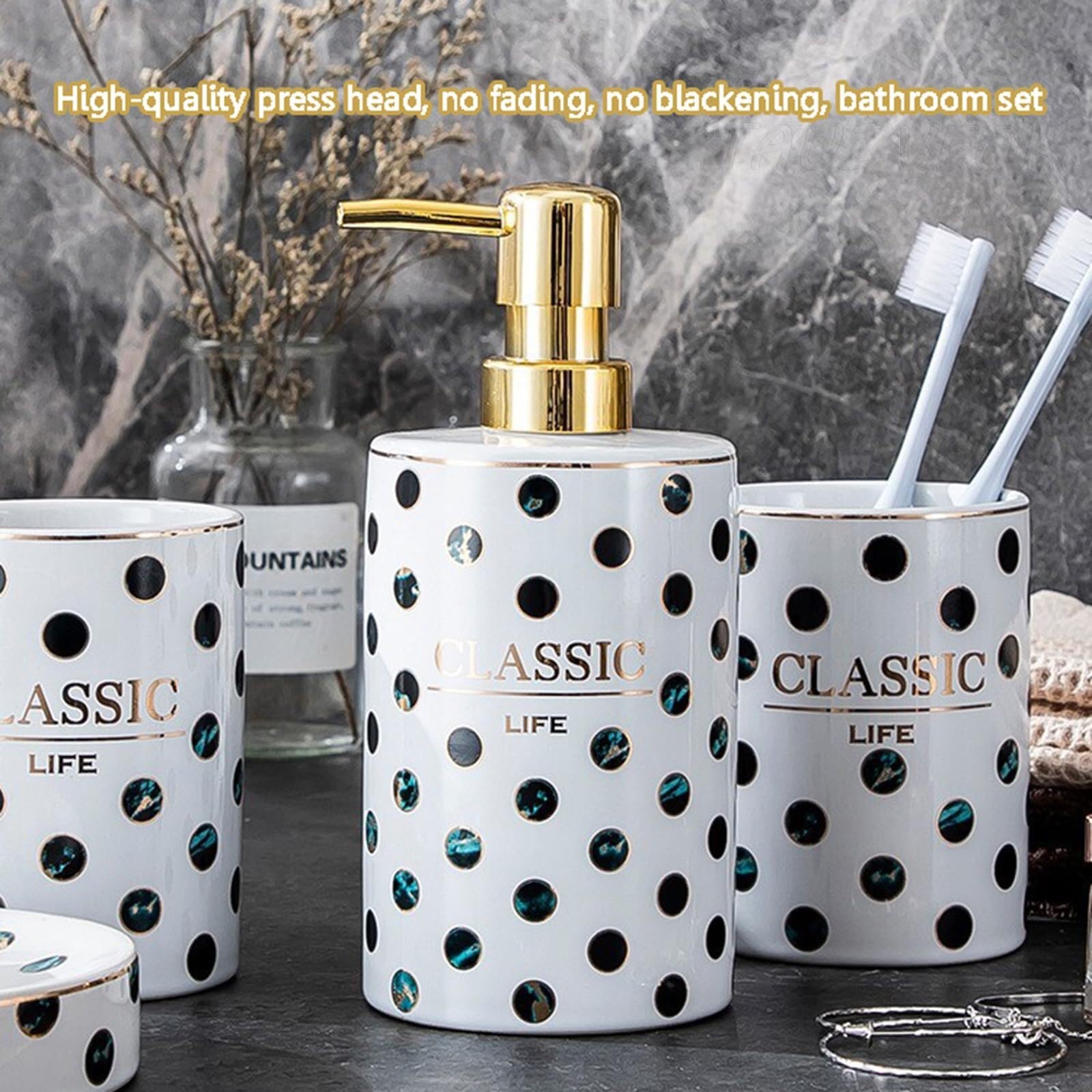 Set di accessori per il bagno Set da bagno in ceramica verde, 4 pezzi, dispenser di sapone con piattino e 2 bicchieri for spazzolini Arredamento per gli affittuari(Bathroom Set)