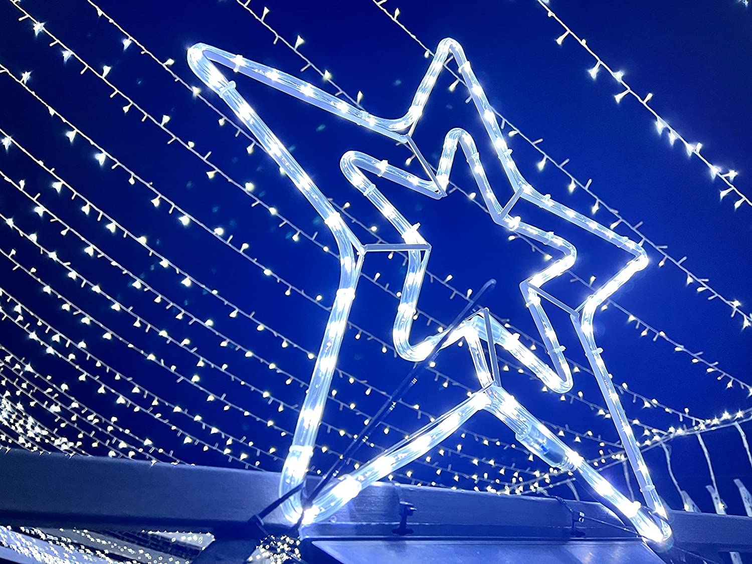 Partenopea® stella natalizia grande luminosa luci di natale da esterno da appendere tubo led forma stella 50x50 CM luce con 90 LED IP44… (Luce bianca Fredda)