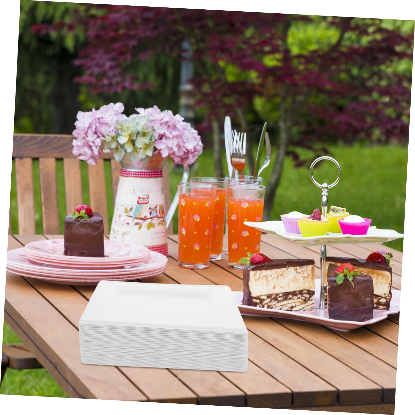 Anneome Lot de 50 Assiettes en Papier Blanc Épaisses, Carrées, Design Moderne et Élégant, pour Buffet, Mariages et Baby Shower