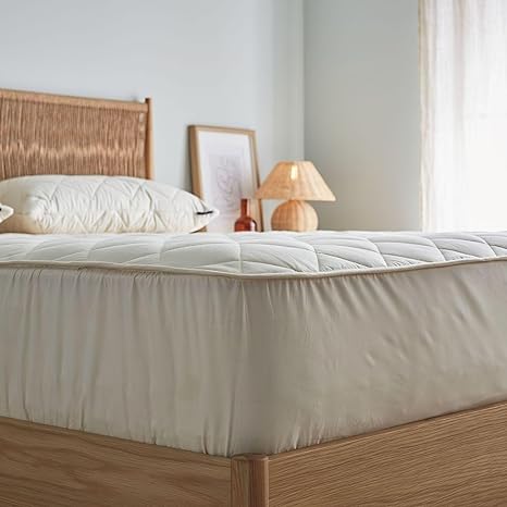 Woolroom Deluxe Hypoallergenic Mattress Protector Twin Size - 100% Natural Thermoregulating British Wool Mattress Pad - Promotes Sleep Hygiene & Mattress Protection - Machine Washable Mattress Cover