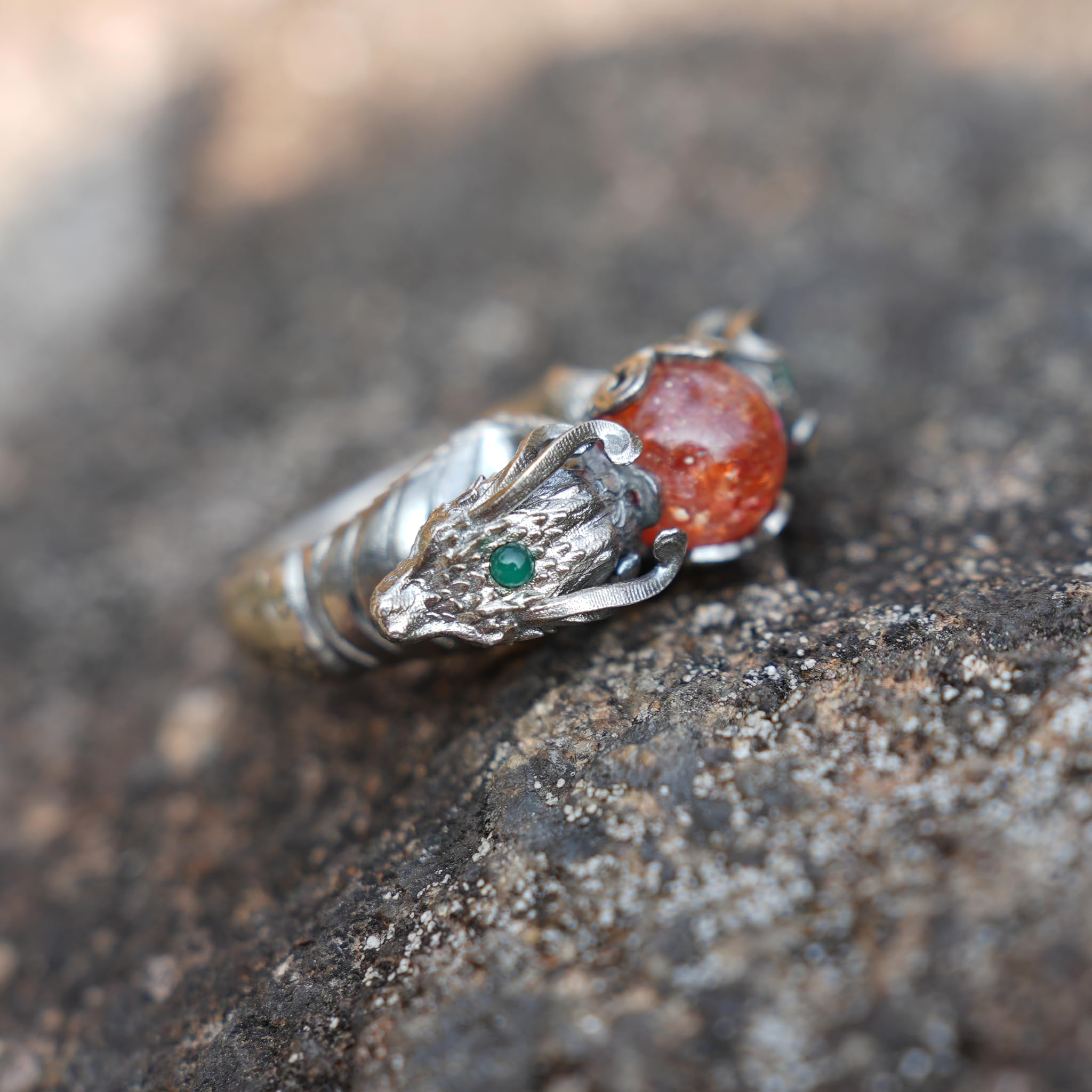 Generisch Handgefertigter 925er Silber Drachen-Ring mit leuchtendem Sonnenstein & Aquamarin-Akzenten │ Mystisches Fantasy-Amulett, verstellbar Größe 6
