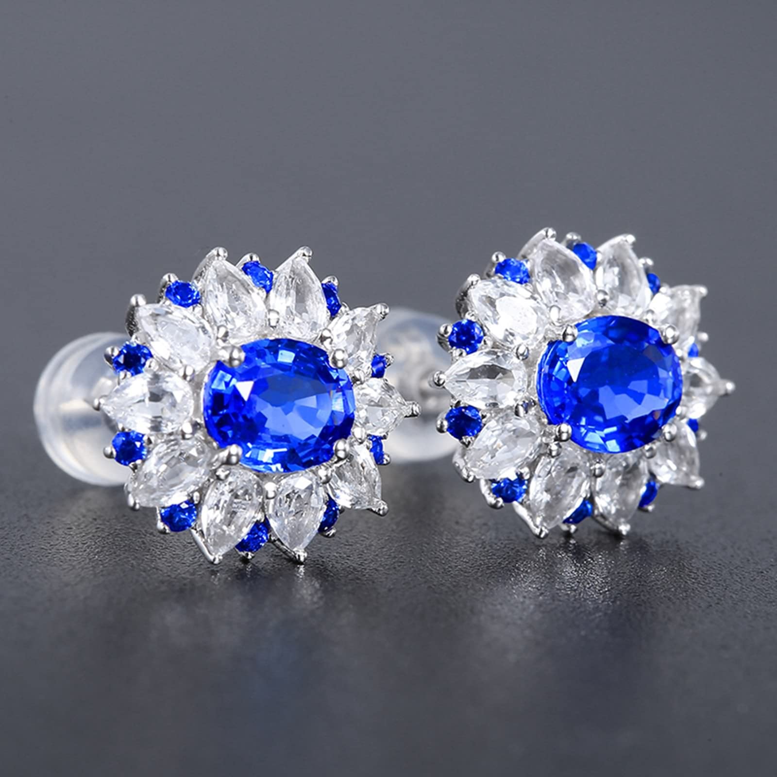 KnSam Pendientes de oro blanco 750 de 18 quilates para mujer, joyas de oro auténtico, pendientes de zafiro creados en laboratorio de 1,35 quilates con flores azules Au750, pendientes de oro blanco con