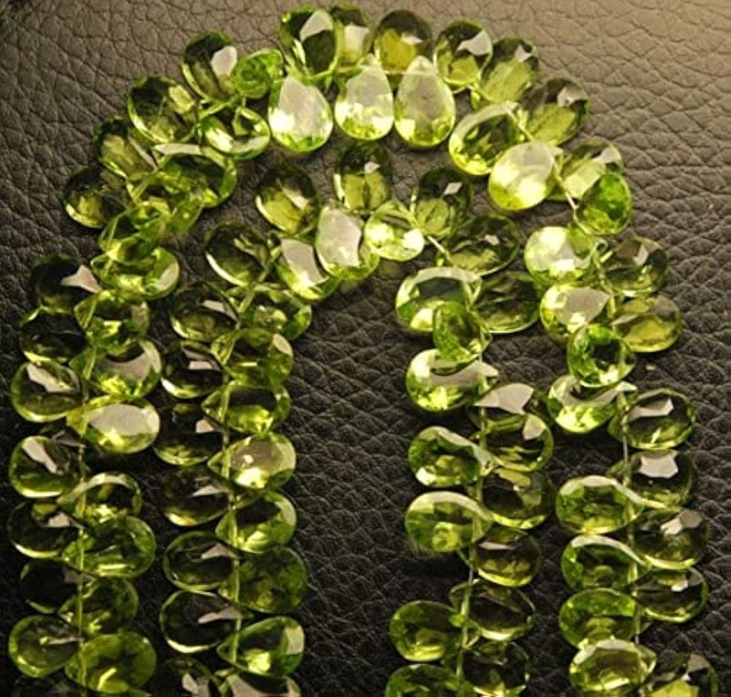 Péridot taillé en poire de 9mm par LKBEADS pour création de bijoux uniques (20 pièces)