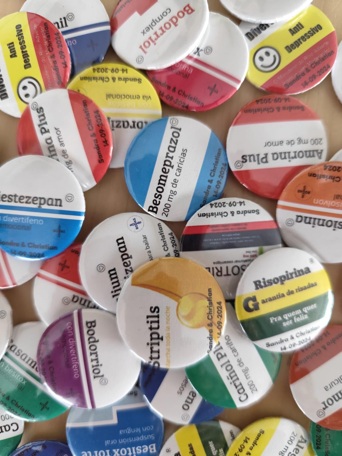 CHAPAS MÉDICAS PARA BODAS. PACK DE 50 CHAPAS. MEDICINAS (58 mm)