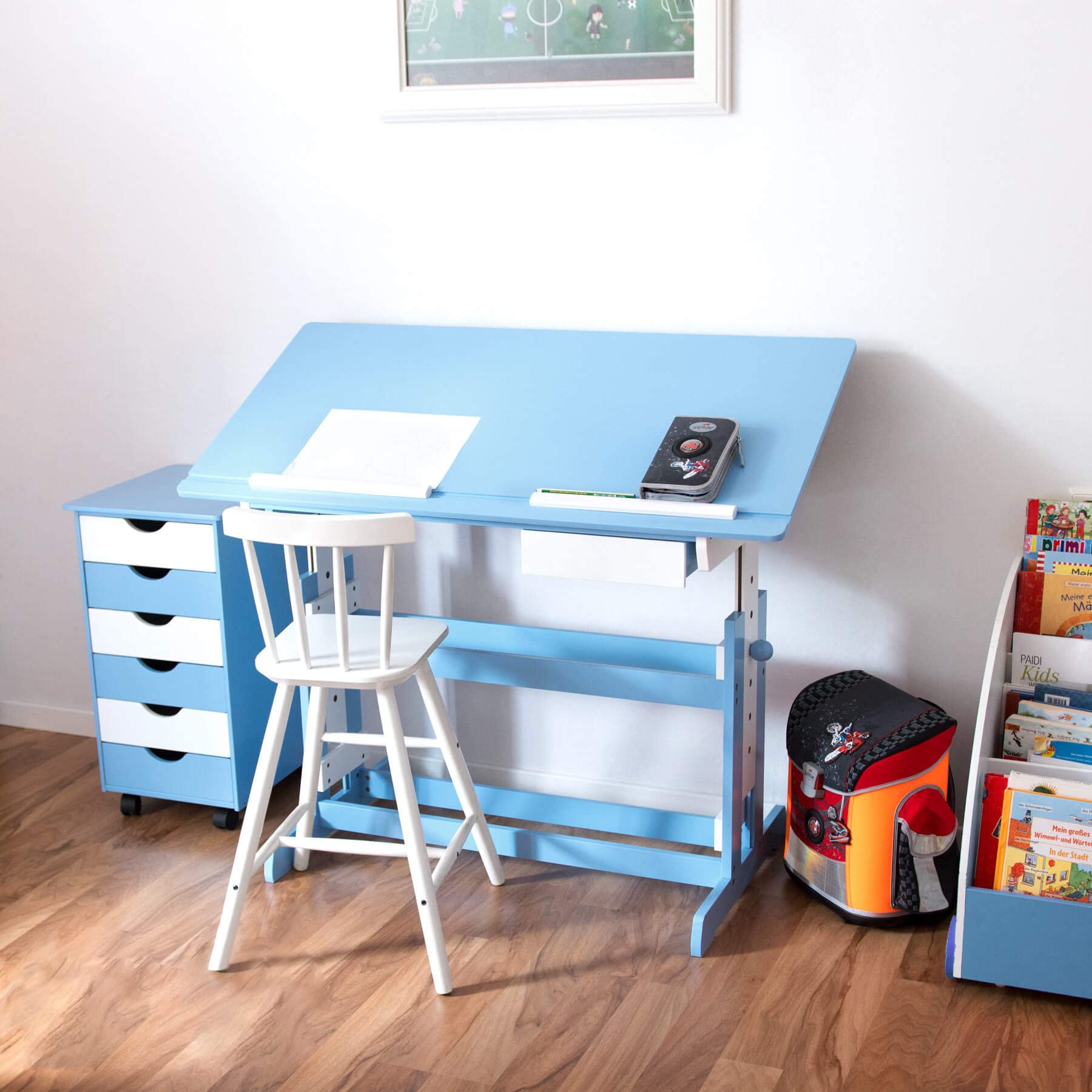 tectake® Scrivania Regolabile in Altezza, Piano Scrivanie Inclinabile, Tavolo per Strudiare con Angoli Arrotondati, Scrivania Ragazzi con Cassetto e Listelli Ferma Oggetti - Blu