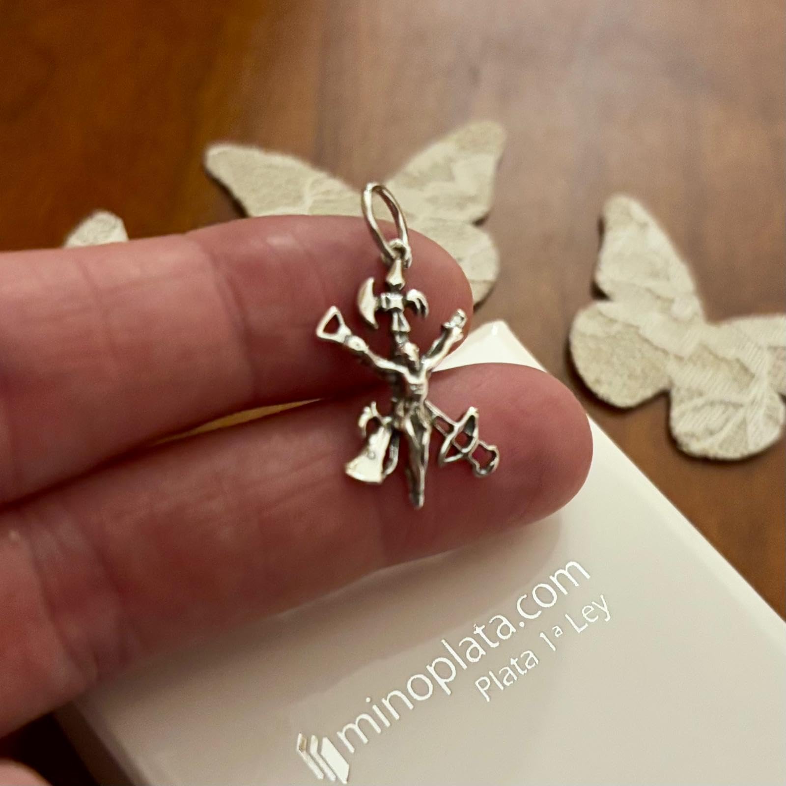Colgante Cristo de la Legión en Plata de ley envejecida 24mm x 15mm