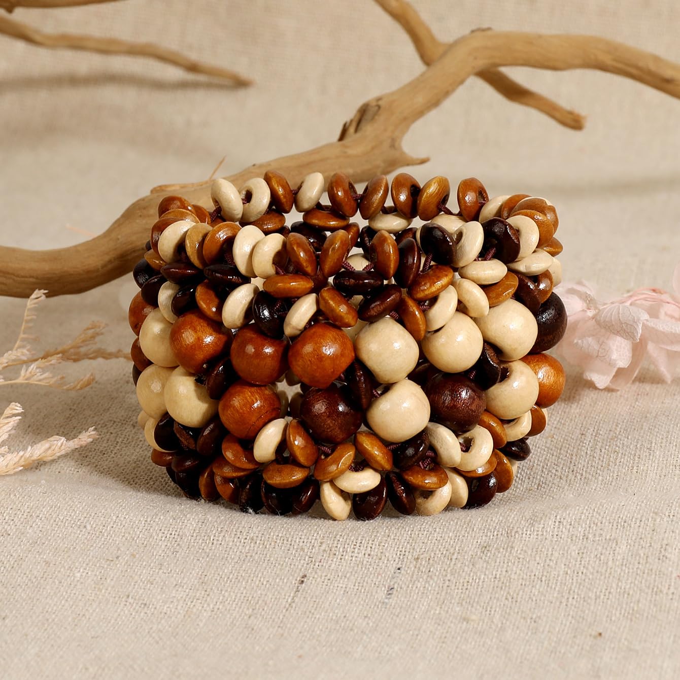 Bracciale Rigido Fatto a Mano con Perline di Legno Naturale, Bracciale Rigido Intrecciato con Motivi Geometrici Spessi per Donna, Gioielli Boho Estivi da Spiaggia.
