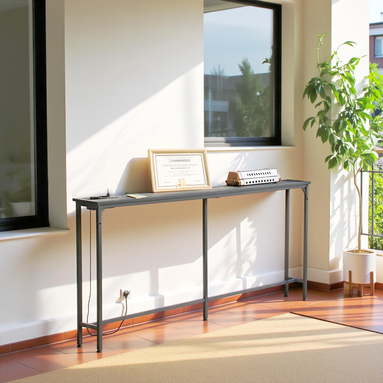 Konsolentisch mit 180 cm, 2 Steckdosen und 2 USB-Anschlüssen, Schmaler Eingangstisch im industriellen Stil, Hinter-dem-Sofa-Möbel für Wohnzimmer, Eingang, Flur, Halle, Faux-Marmor-Optik