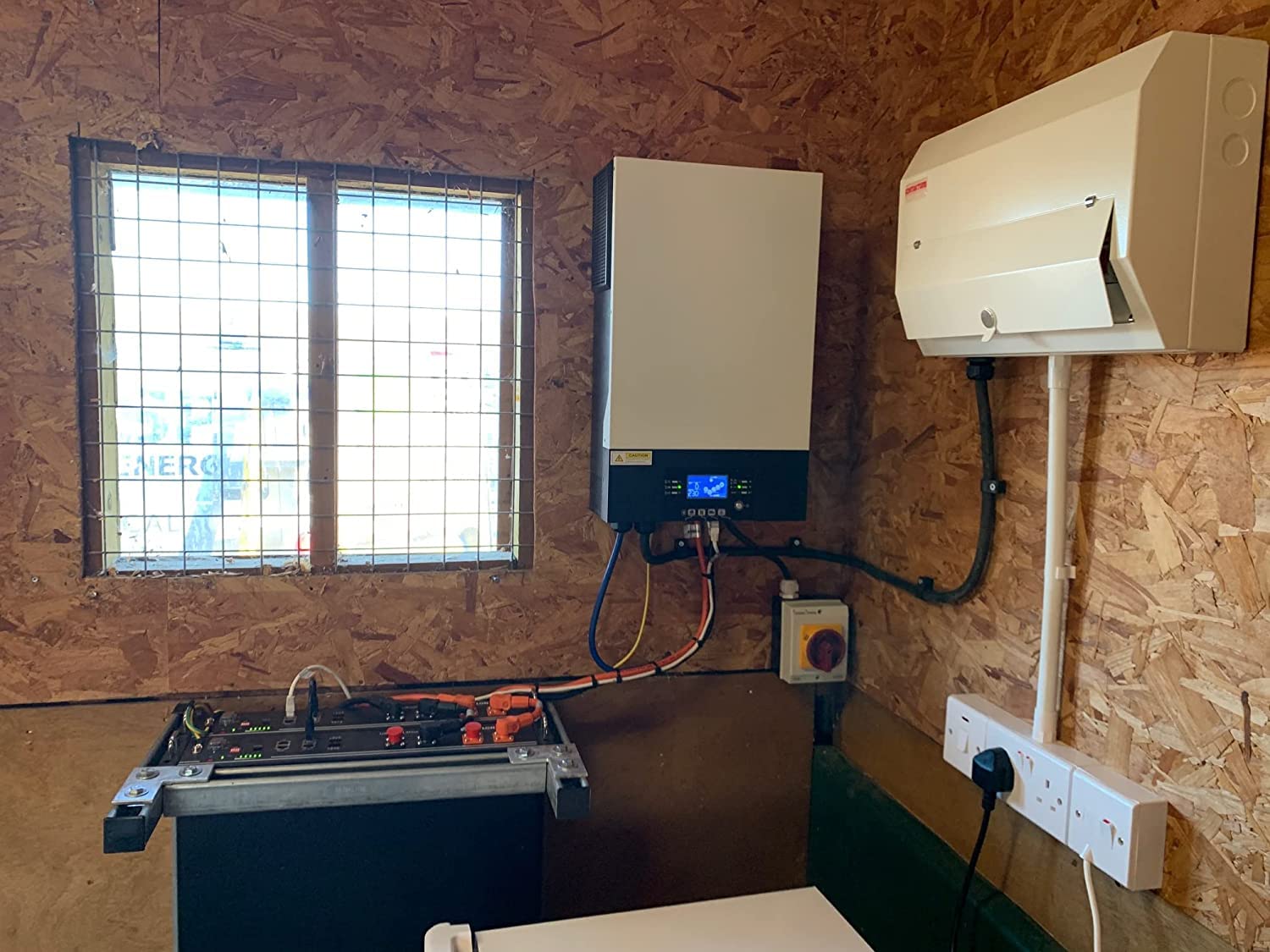 Inversor solar fuera de la red de 5 kW 240 V CA MPPT 80 A, Bluetooth, batería de litio de 48 V y compatible con AGM