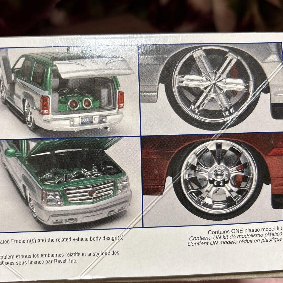 Revell 1/24　キャデラック Amazon.co.jp: Revell Level 1/24 Cadillac Escalade : Hobbies