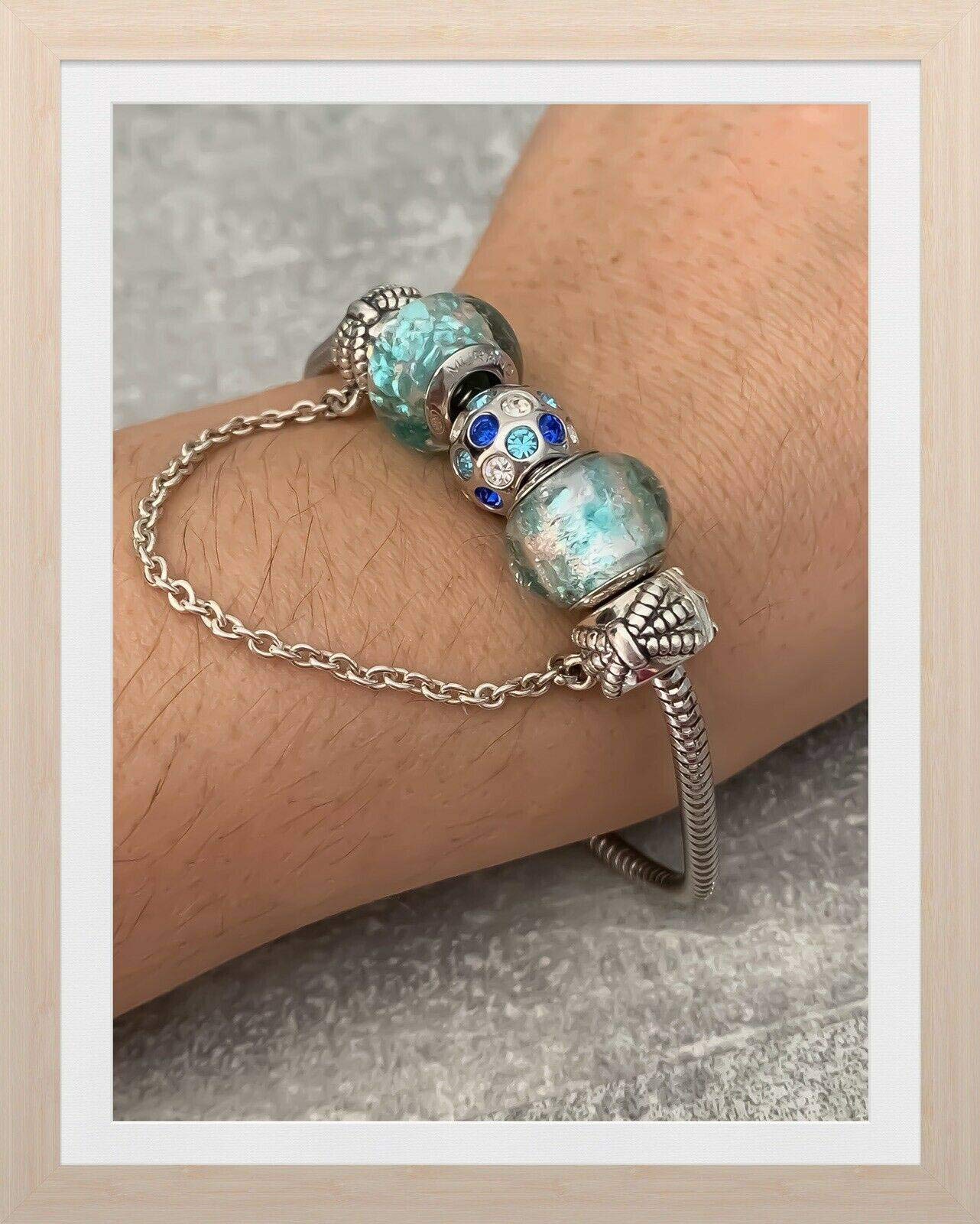 Bracciale con charm, in vetro di Murano e argento 925 rodiato