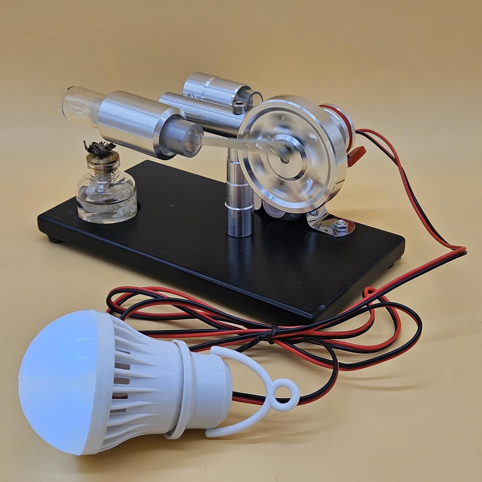 Kit Motore Stirling con Luce LED Colorata Combustione Esterna Generatore di Energia Elettrica Lega di Alluminio Vetro Base in Legno di Pino Giocattolo di Fisica per Scienze