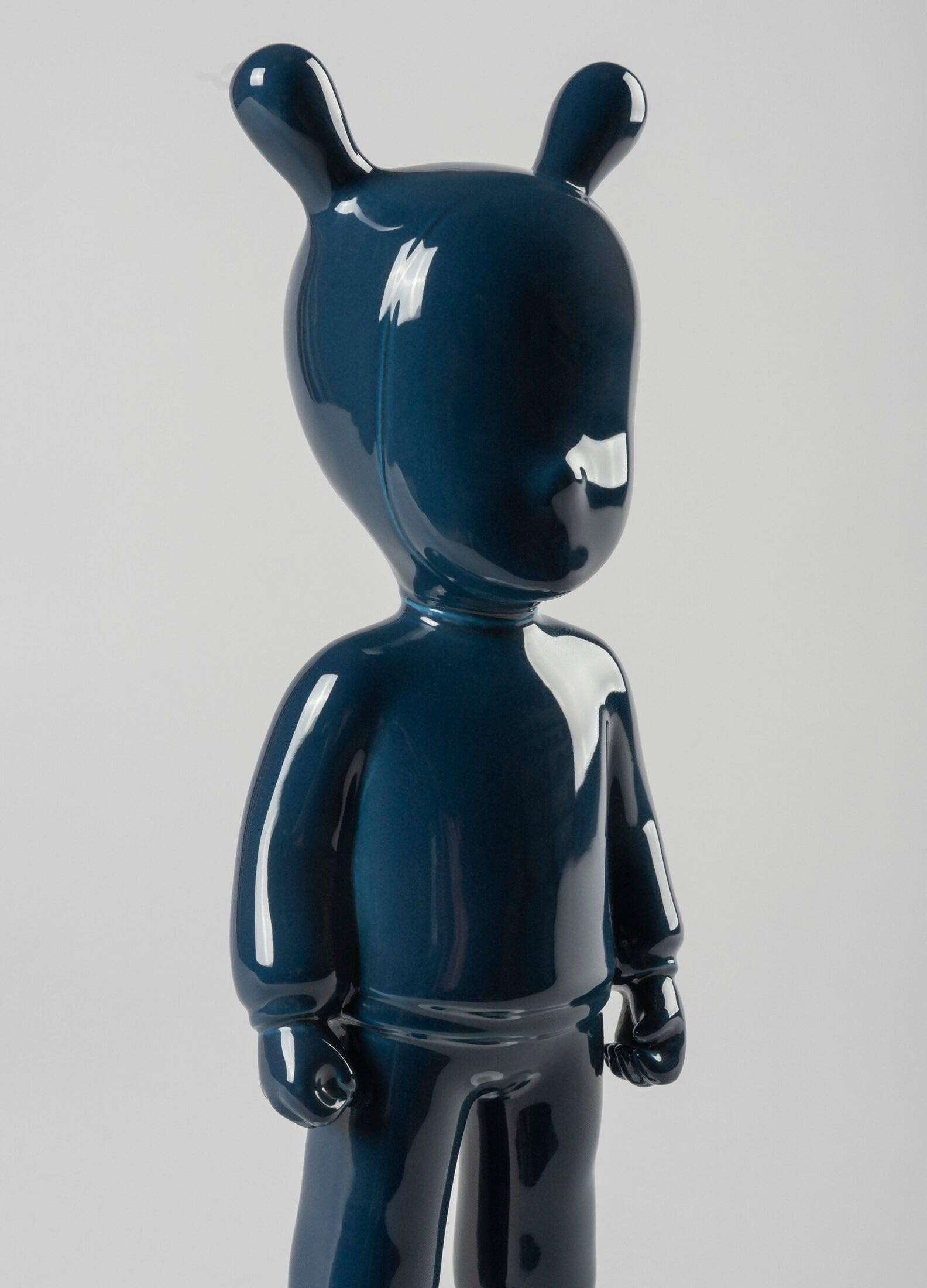 Amazon.com: LLADRÓ Figura de invitado azul oscuro. Modelo pequeño