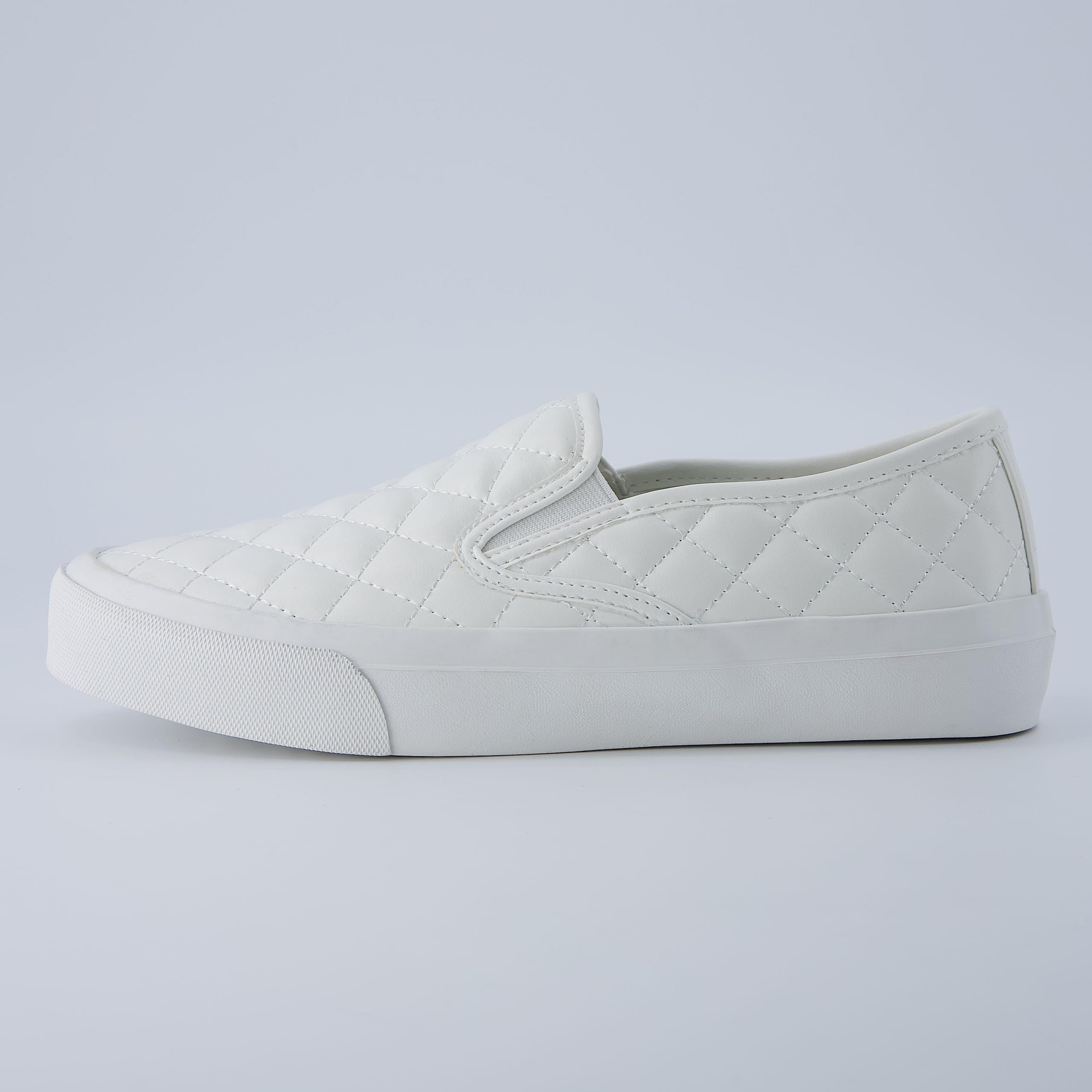 CUSHIONAIRE Faze - Tenis acolchados para mujer, de piel sintética, con plantilla de espuma viscoelástica y suela de goma