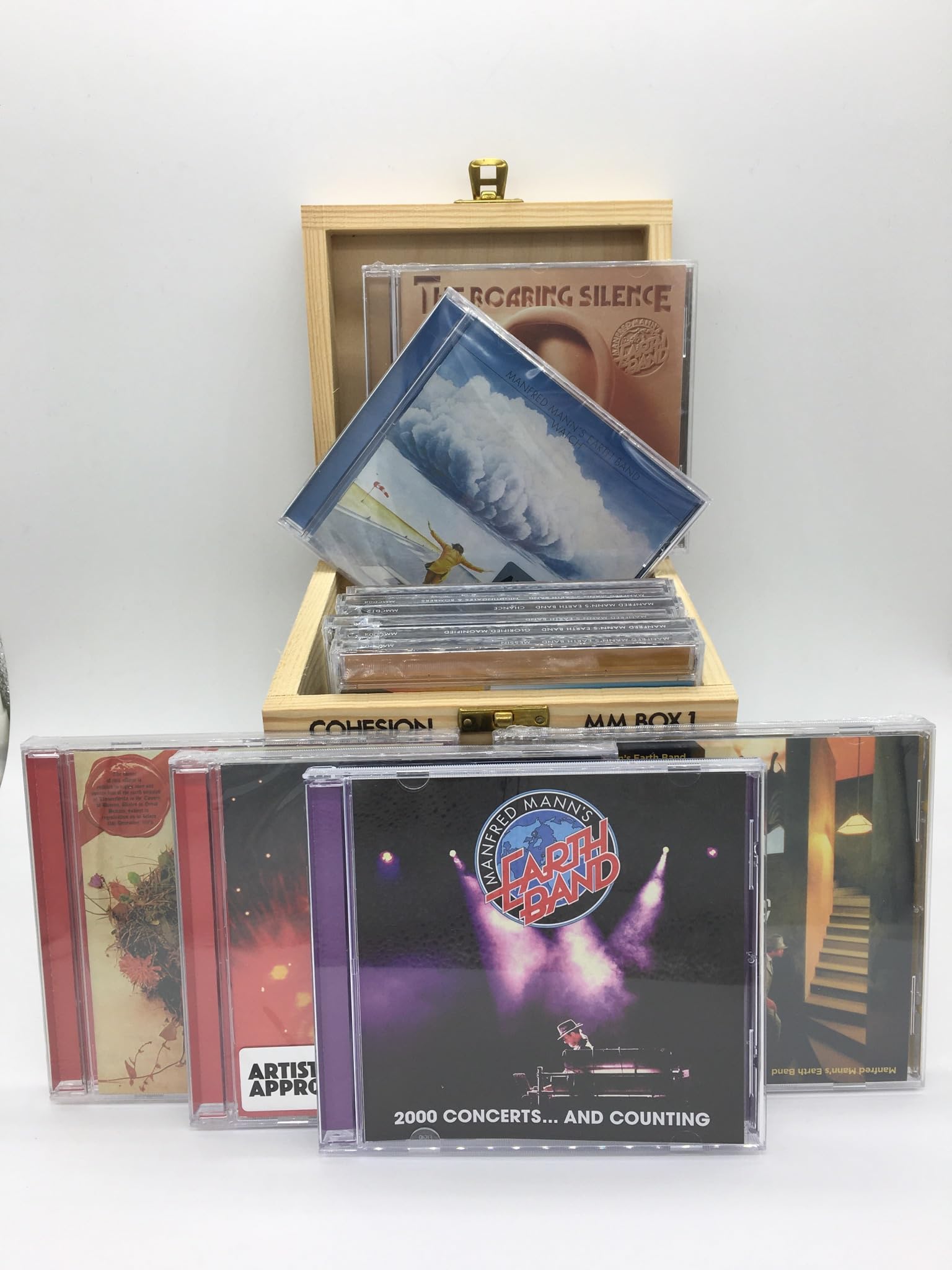 Manfred Mann’s Earth Band – 2000 Concerts…And Counting (limitierte Holzbox inklusive 12 CDs / exklusiv für Deutschland)