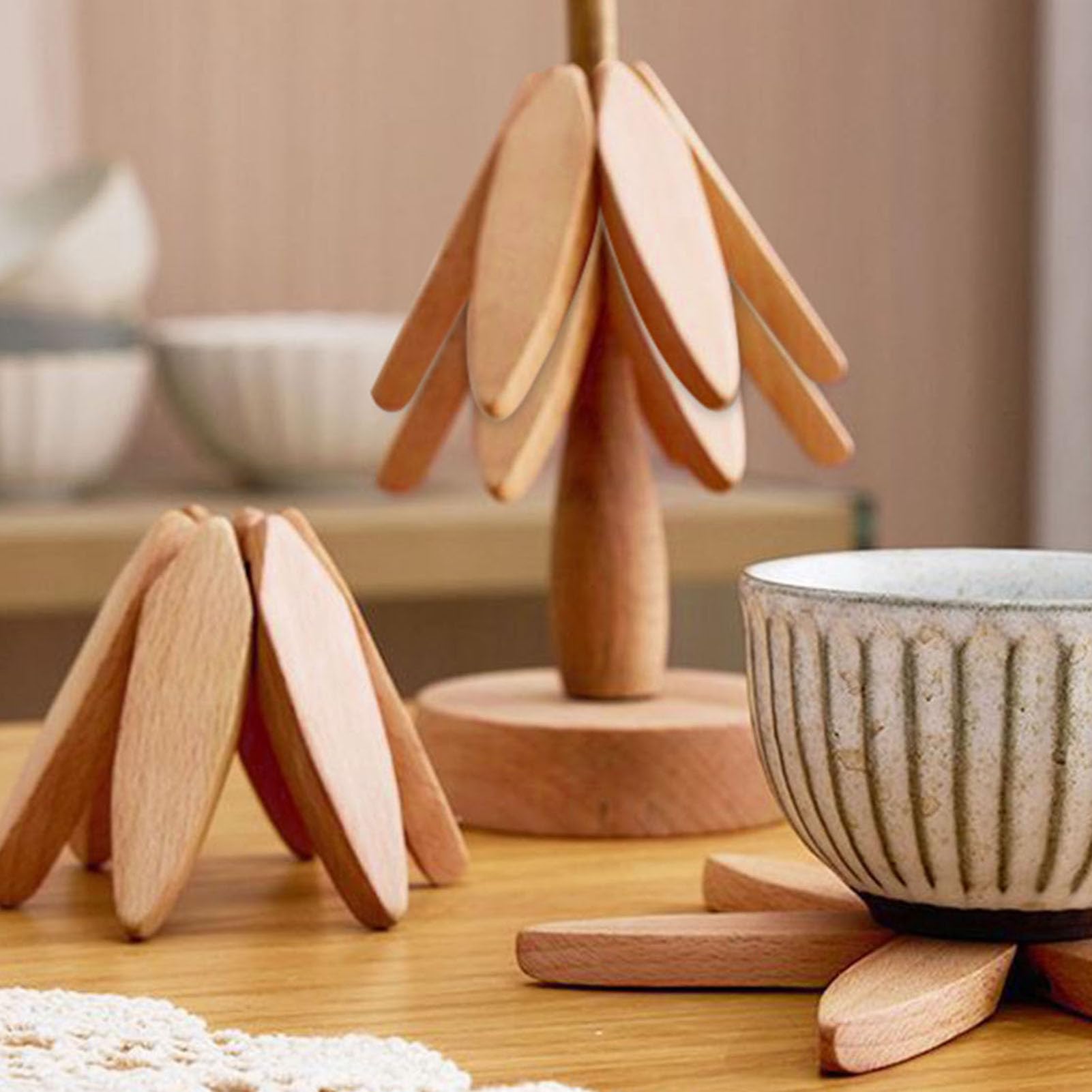 Untersetzer-Set Aus Holz In Weihnachtsbaum-Form – 4 Untersetzer + 1 Ständer, Hitzebeständig