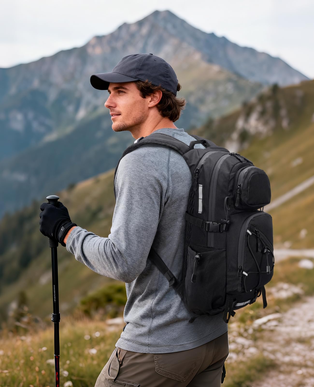 Plecak trekkingowy dla mężczyzn i kobiet, 25 l, mały plecak, lekki plecak podróżny z uchwytem na telefon, plecak trekkingowy z paskami odblaskowymi, na kemping, wędrówki (czarny, duży)