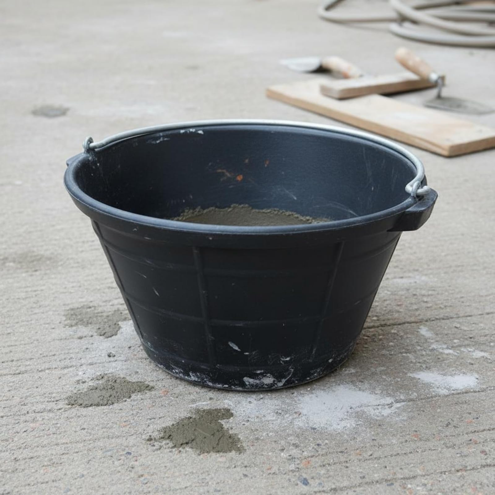 Qianly Secchio in Gomma Uso Cantiere Secchio con Manico Metallico Ampia Capacità Contenitore Industriale per Fattoria, Giardino
