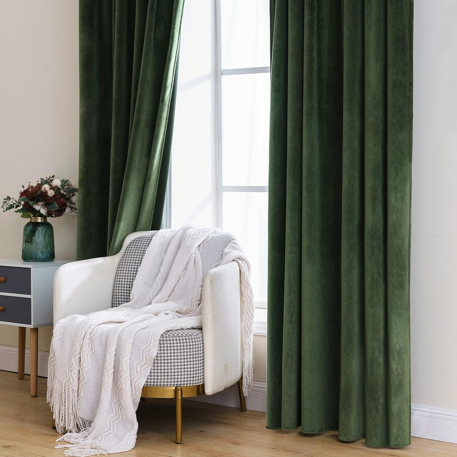 MIULEE Olivgrün Samtvorhang Ösen 2er Set 140X245, Wunderschön Weich Vorhänge Samt für Deko Schlafzimmer Wohnzimmer, 2 Stück Samt Gardinen Blickdicht Jedes 245 cm Hoch, Dicker Velvet Thermovorhang