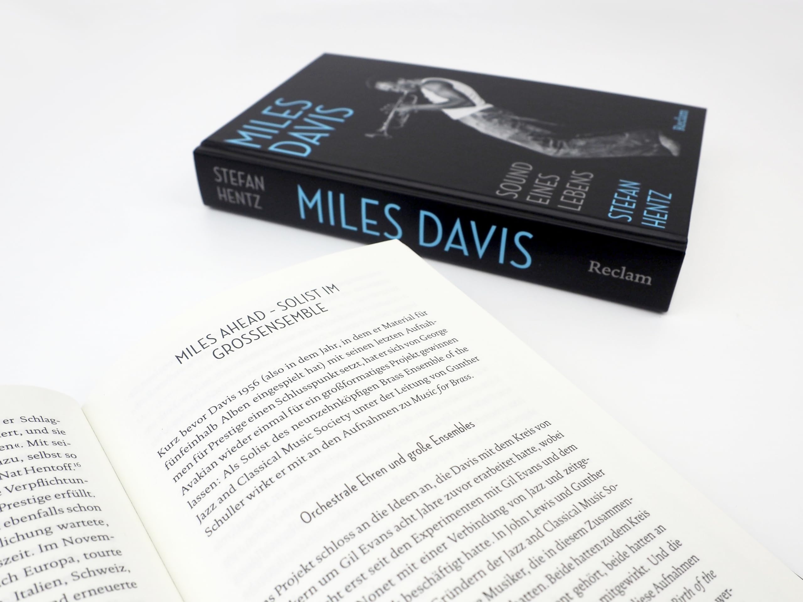 Miles Davis. Sound eines Lebens: Leben und Werk der Jazzlegende – Mit Fotos aus der berühmten Fotoserie »A Day in the Life of Miles Davis« von Glen Craig