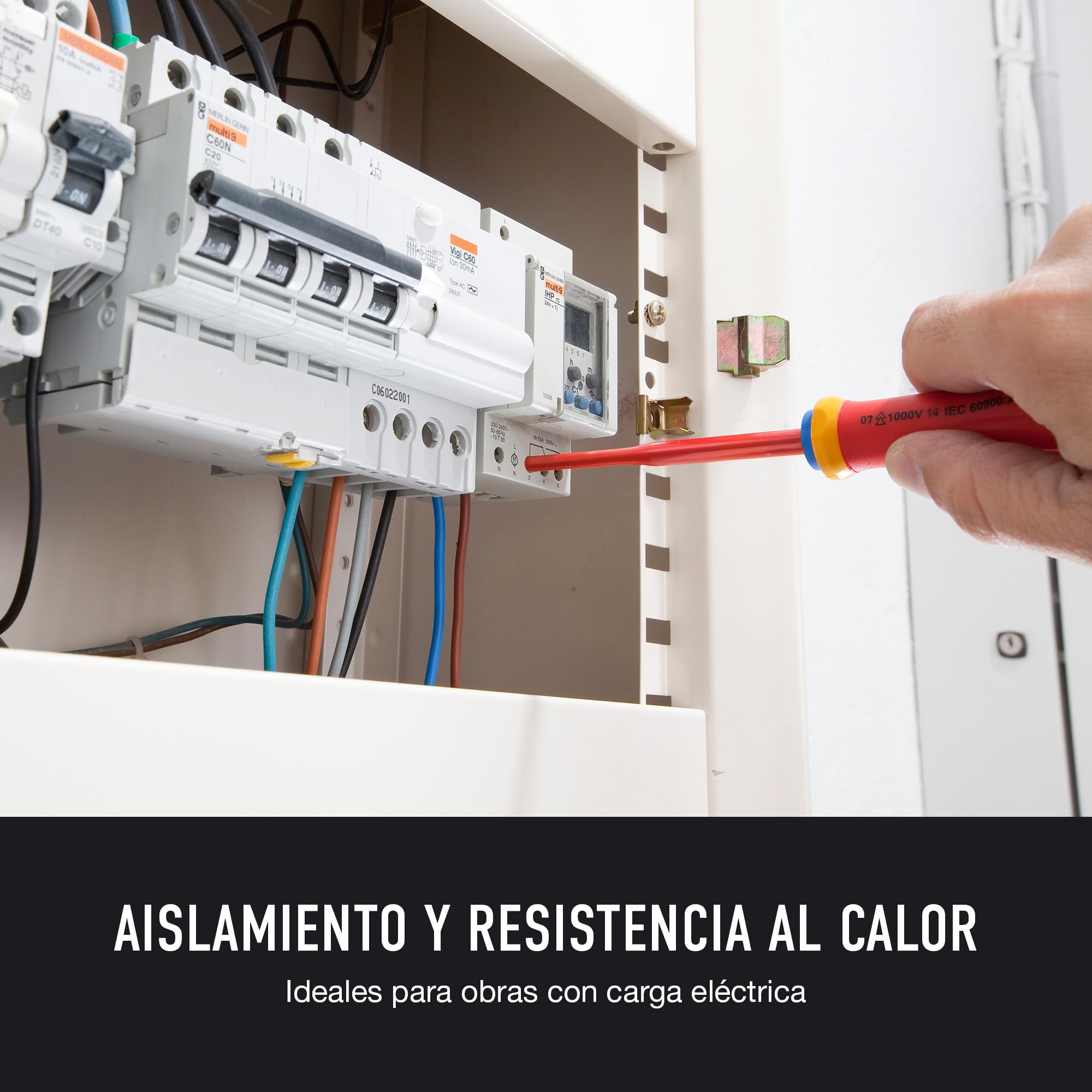 FACOM - Juego de 5 Destornilladores Protwist Aislados 1000V, Incluye 3 Destornilladores de Ranura y 2 Pozidriv, Calidad, Ergonomía, Tratamiento Anticorrosión, AT5VE.PB
